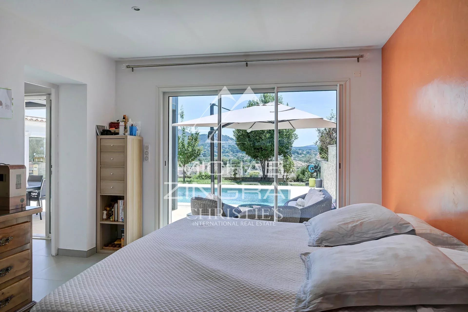 PLAN-DE-CUQUES, Maison familiale avec vue panoramique et piscine