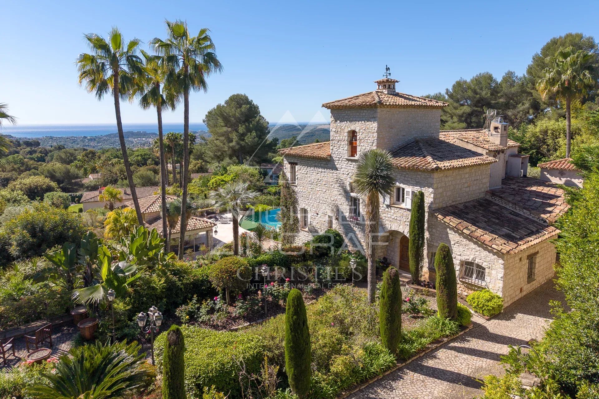 Exceptionnelle villa de luxe sur cinq niveaux avec vue mer panoramique