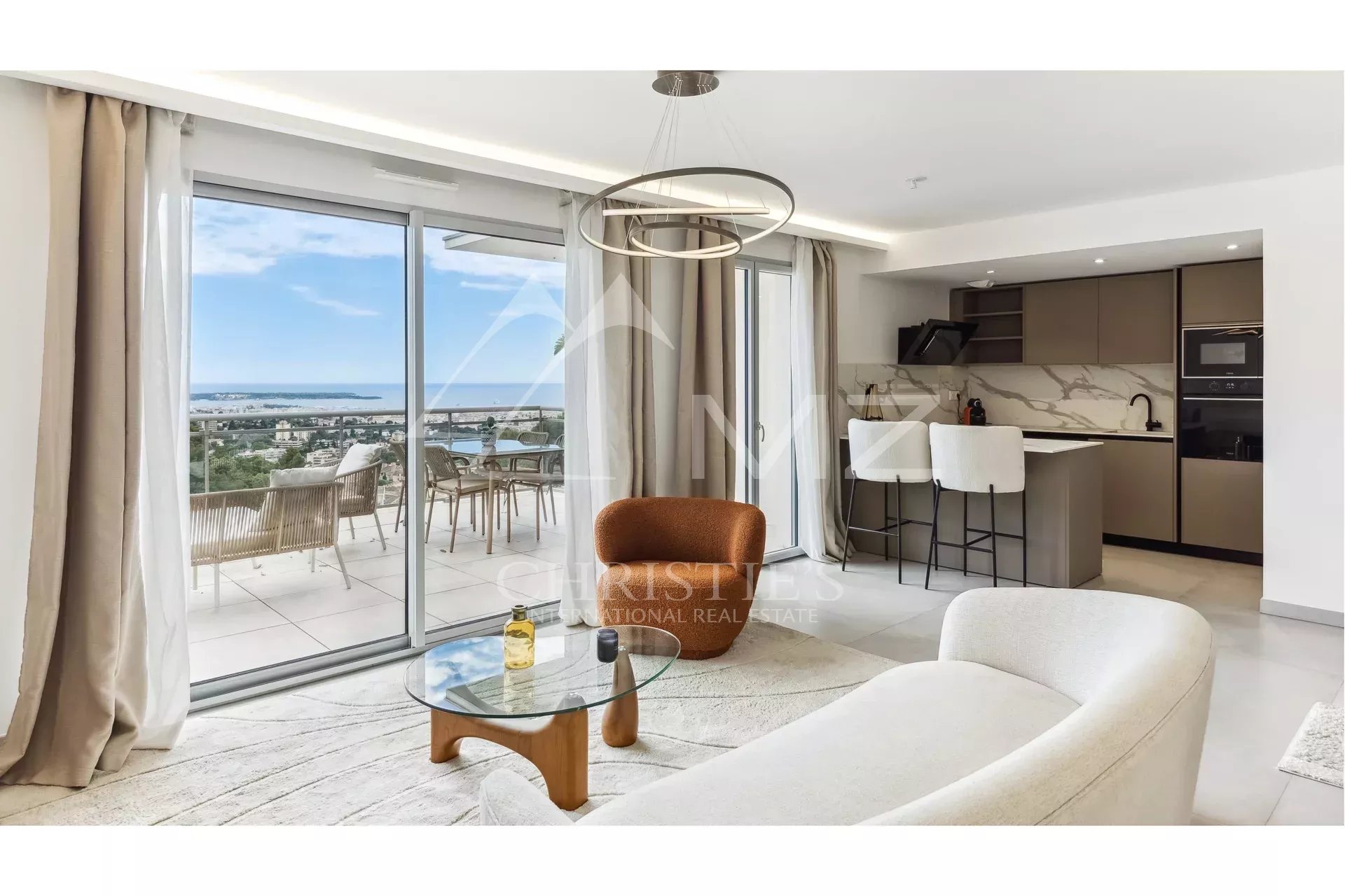 Ideally located, 4 rooms with sea view and islands of Lérins