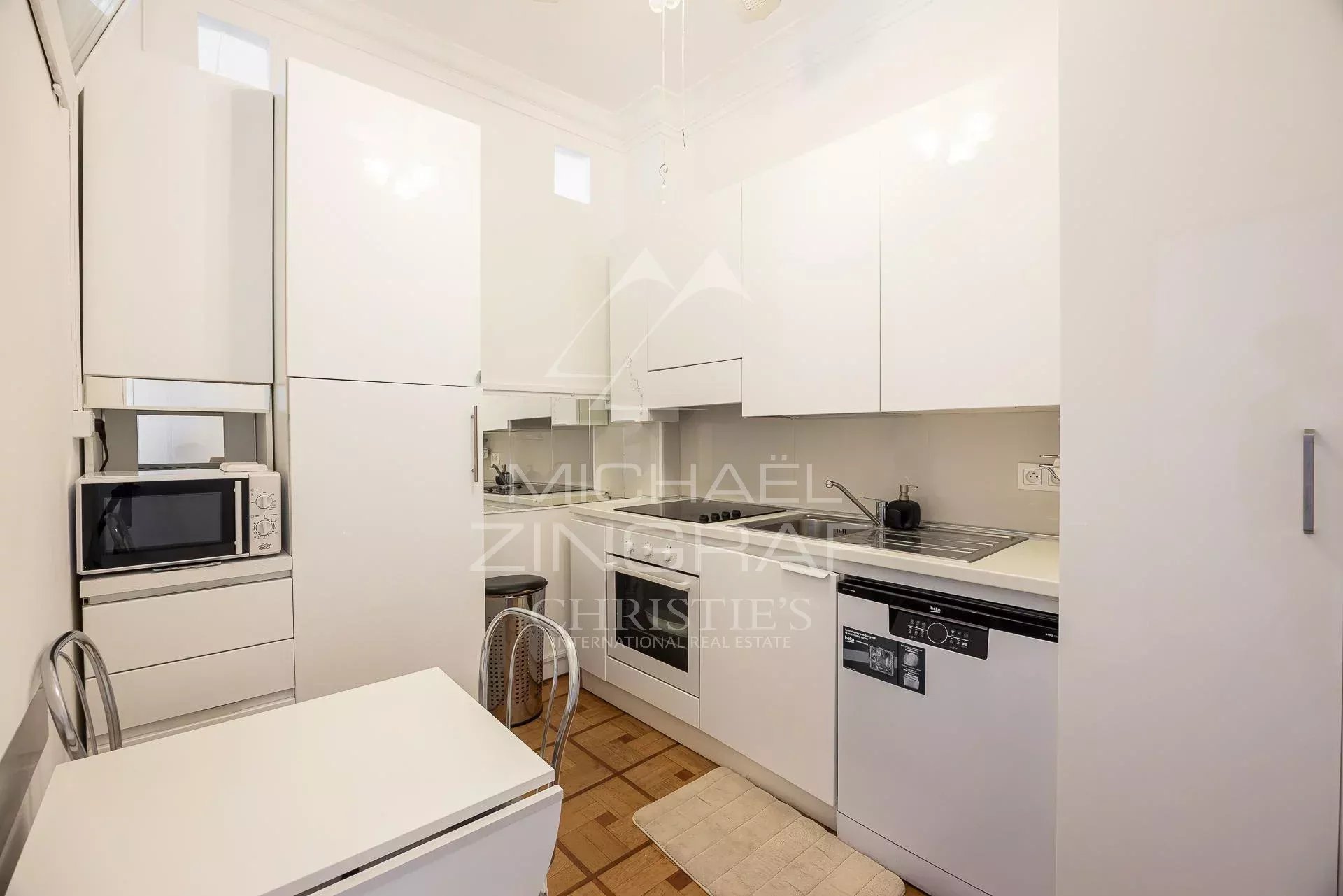 Location d'appartement à long terme - Promenade des Anglais, Nice
