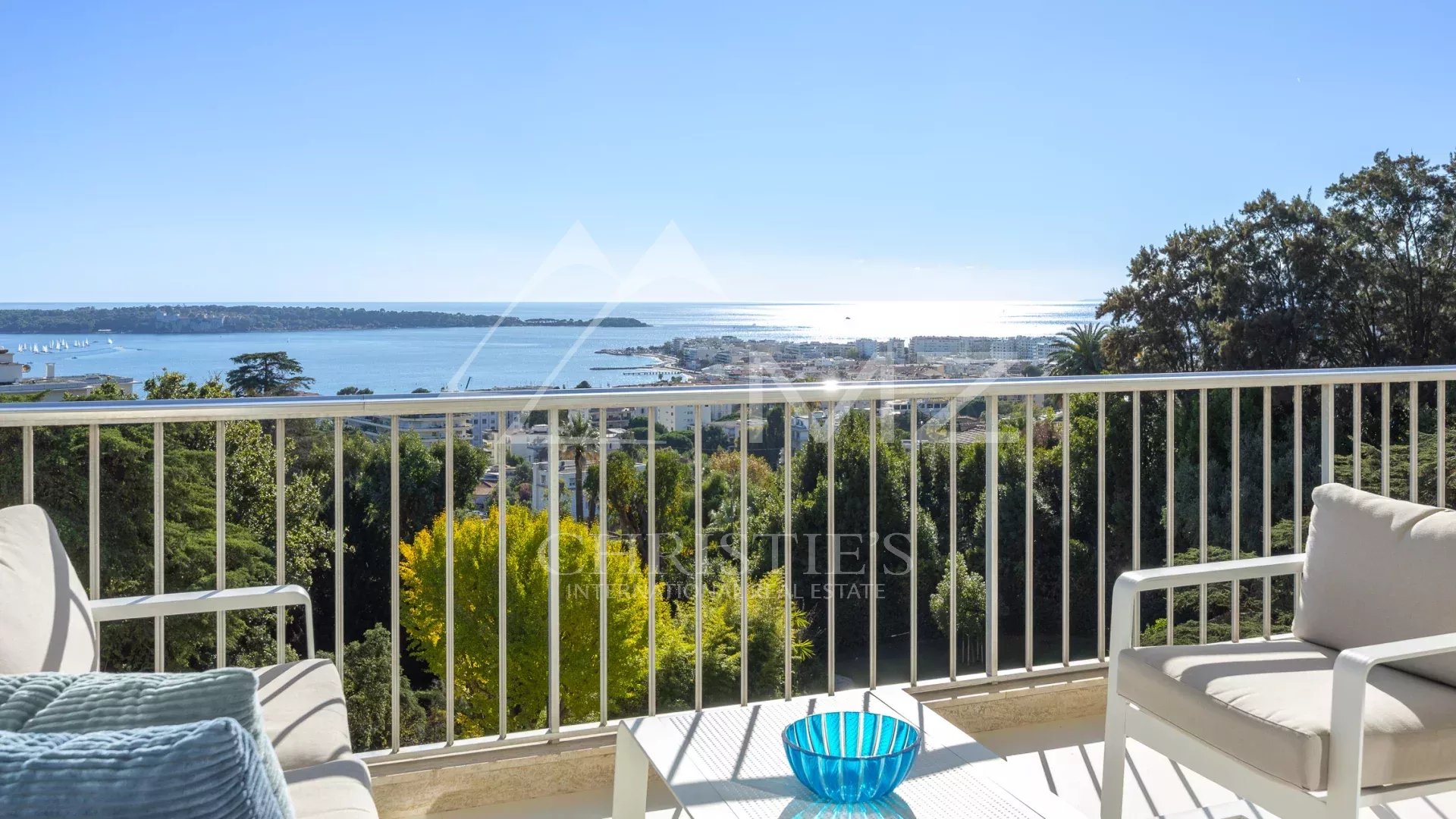 Hervorragende 4-Zimmer-Wohnung in einer prestigeträchtigen Residenz