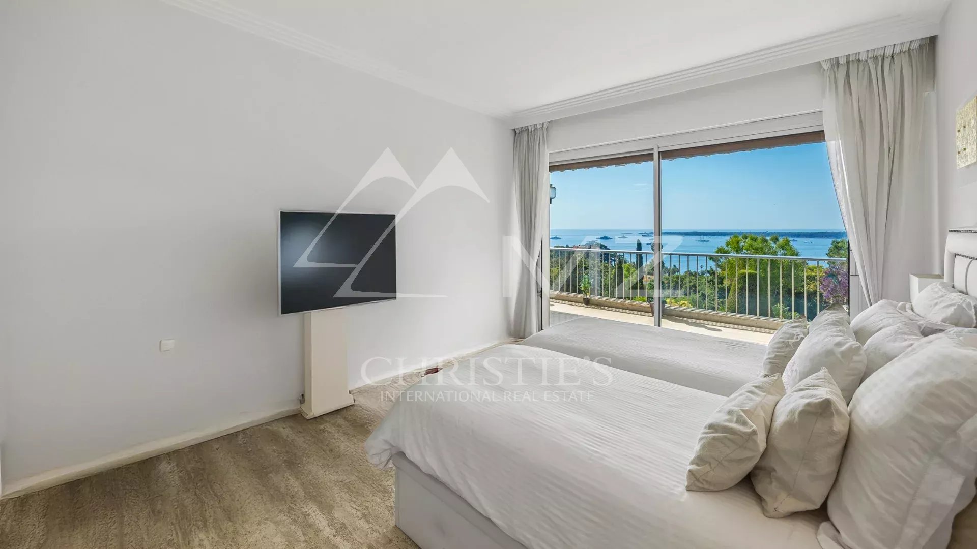 2-Room Apartment with Panoramic Sea View in the Prestigious California District