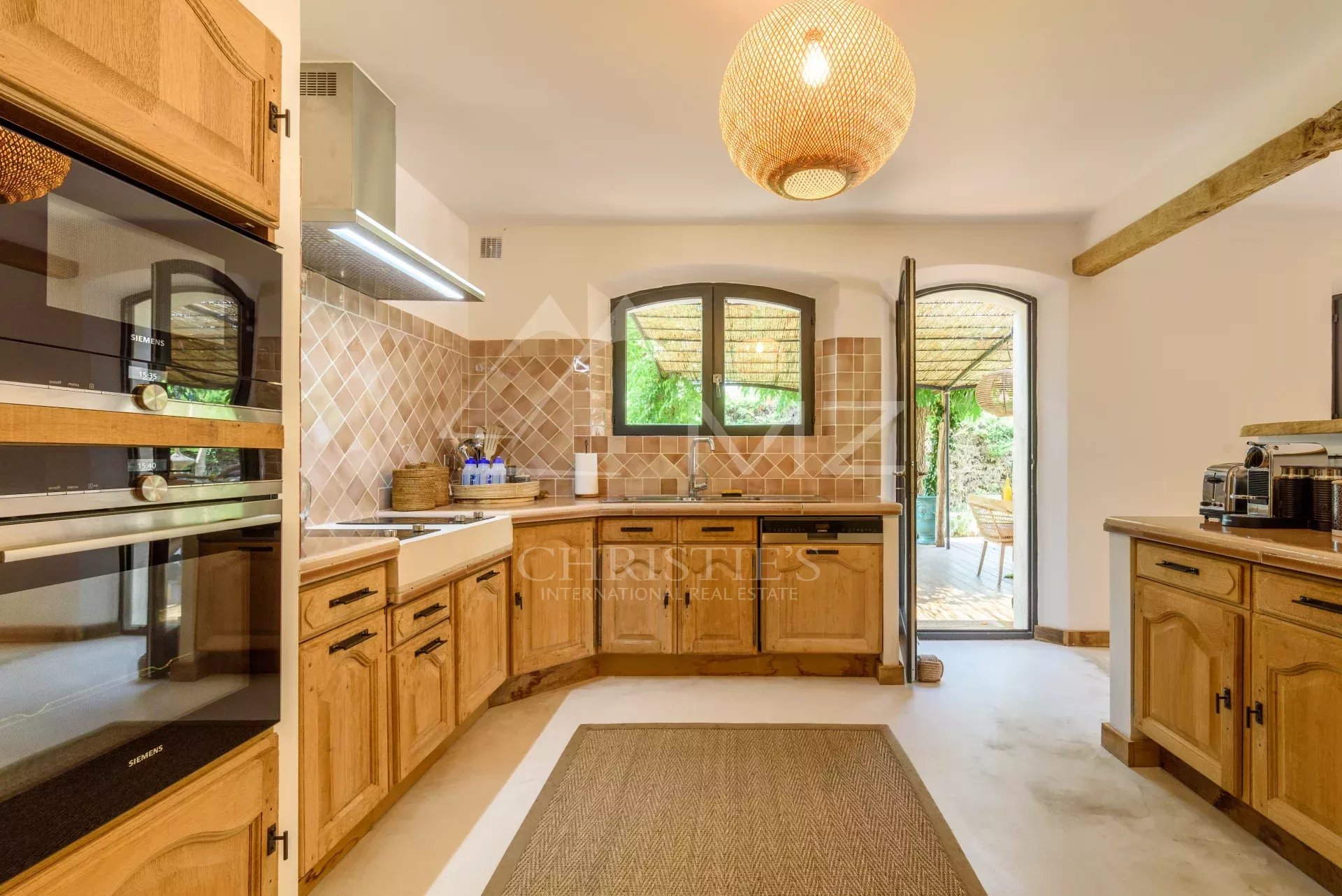 Villa with Provencal charm and contemporary refinement