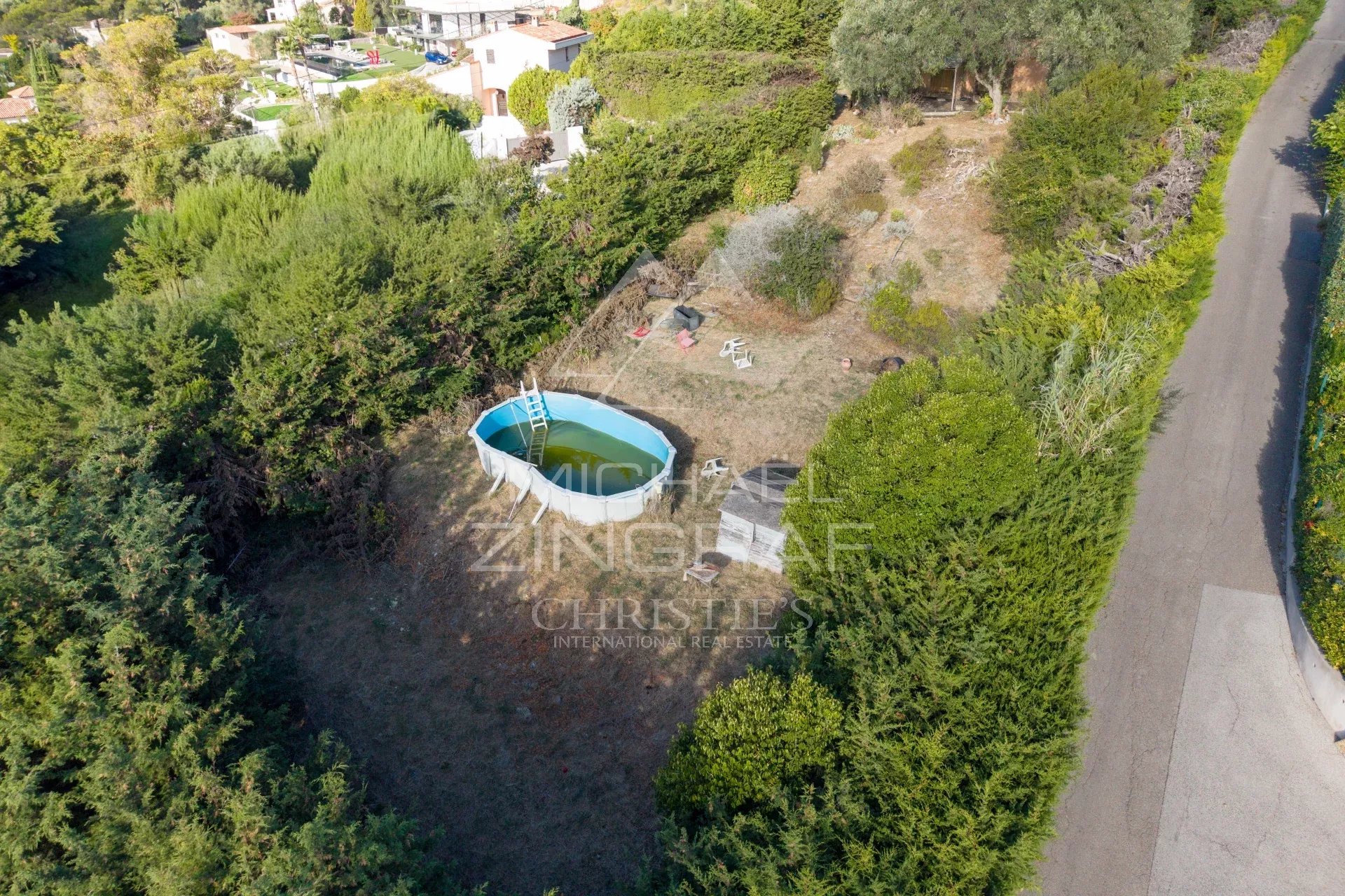 Property with building potential – Sea and hill views