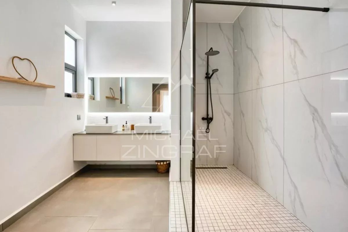 Appartement Neuf de 3 Chambres Entièrement Meublé à Pereybere