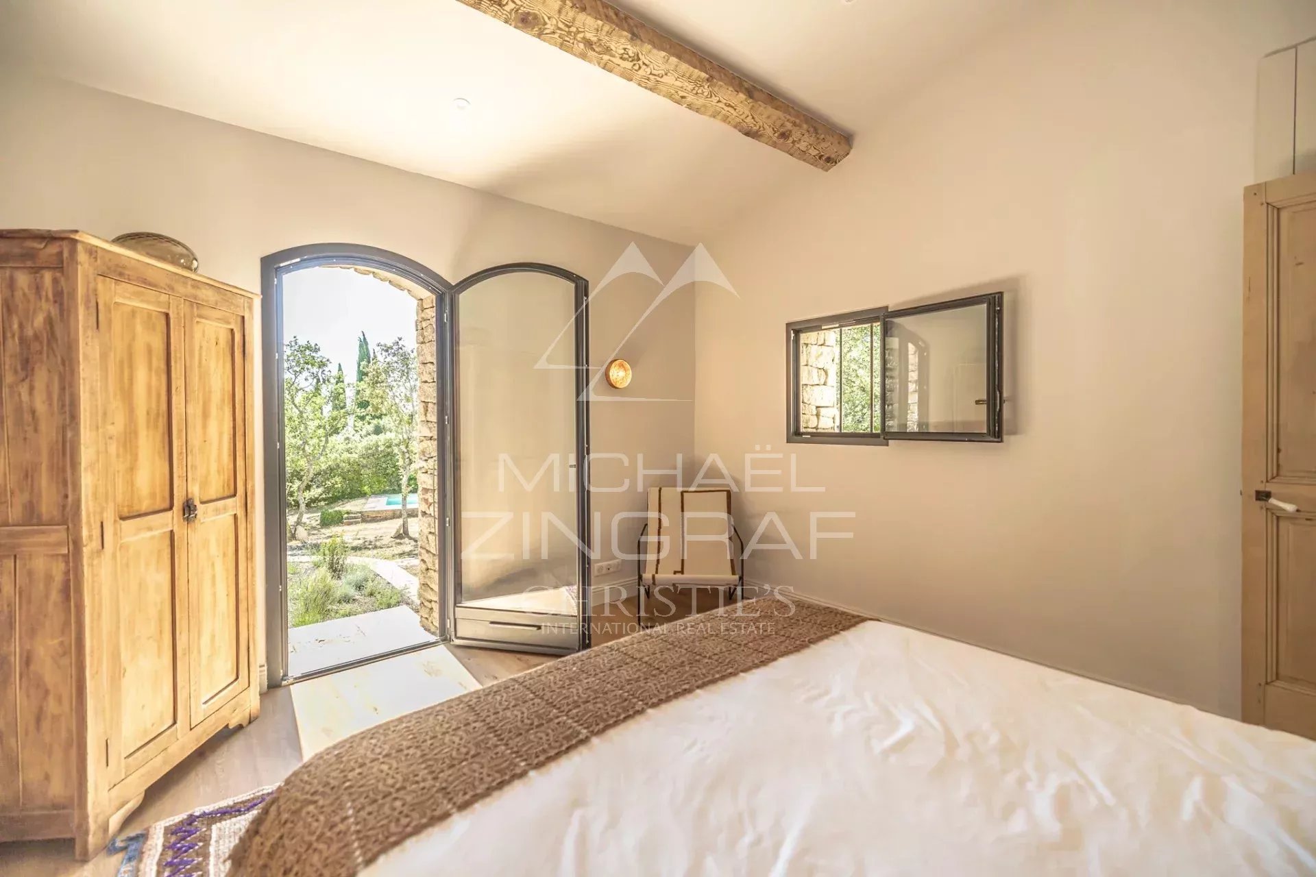 Gordes - Maison en pierre rénovée avec piscine proche du village