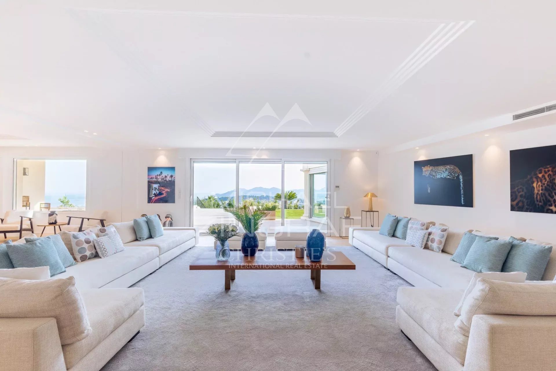 At the Gates of Cannes — Panoramic Sea View Villa — 11 Suites