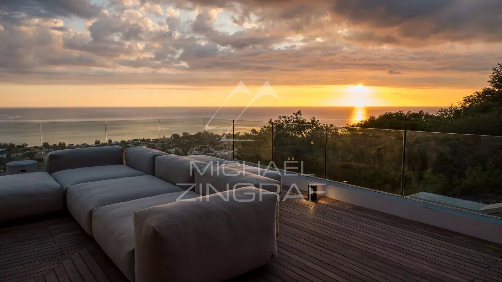 Île Maurice – Villa d’Exception Ultra Luxe avec Vue Panoramique sur Le Morne – Rivière Noire