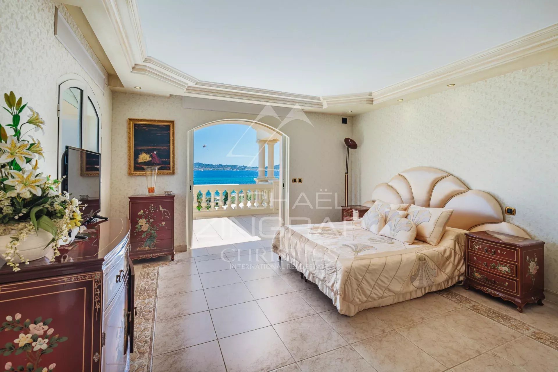 Villa with panoramic sea view over the village of Saint-Tropez
