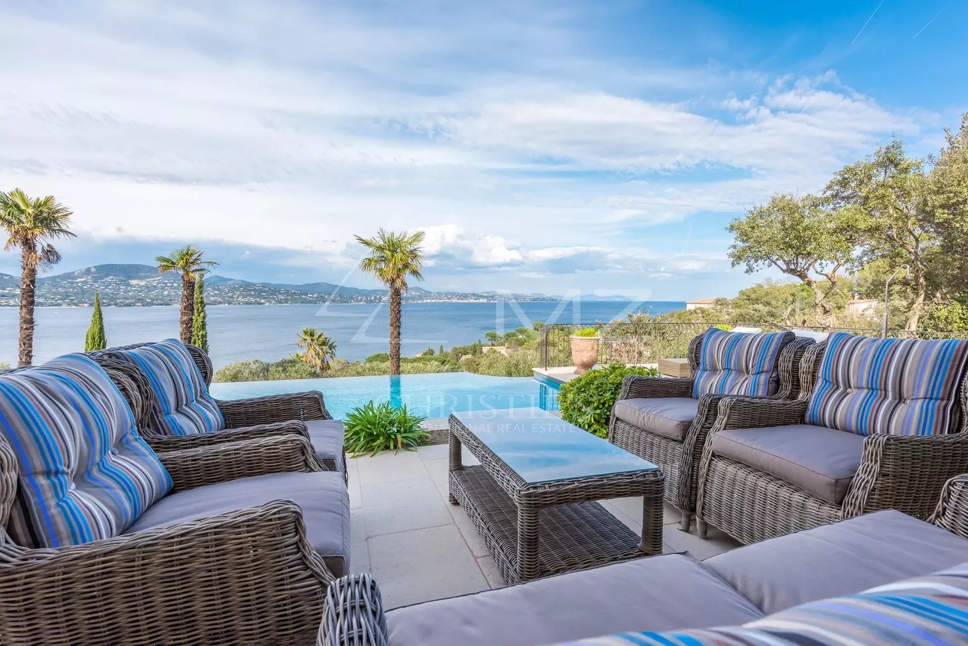 Nahe Saint-Tropez - Prächtige Villa mit Panorama-Meerblick