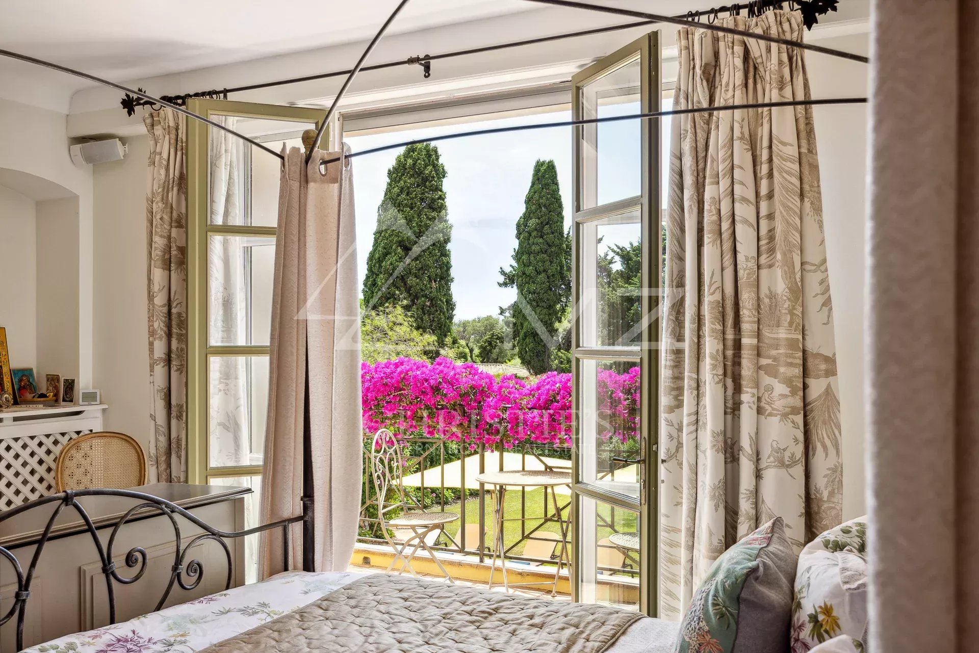 Exclusive Domain Properties in Cap d'Antibes west side with 4873 m2 landscaped park