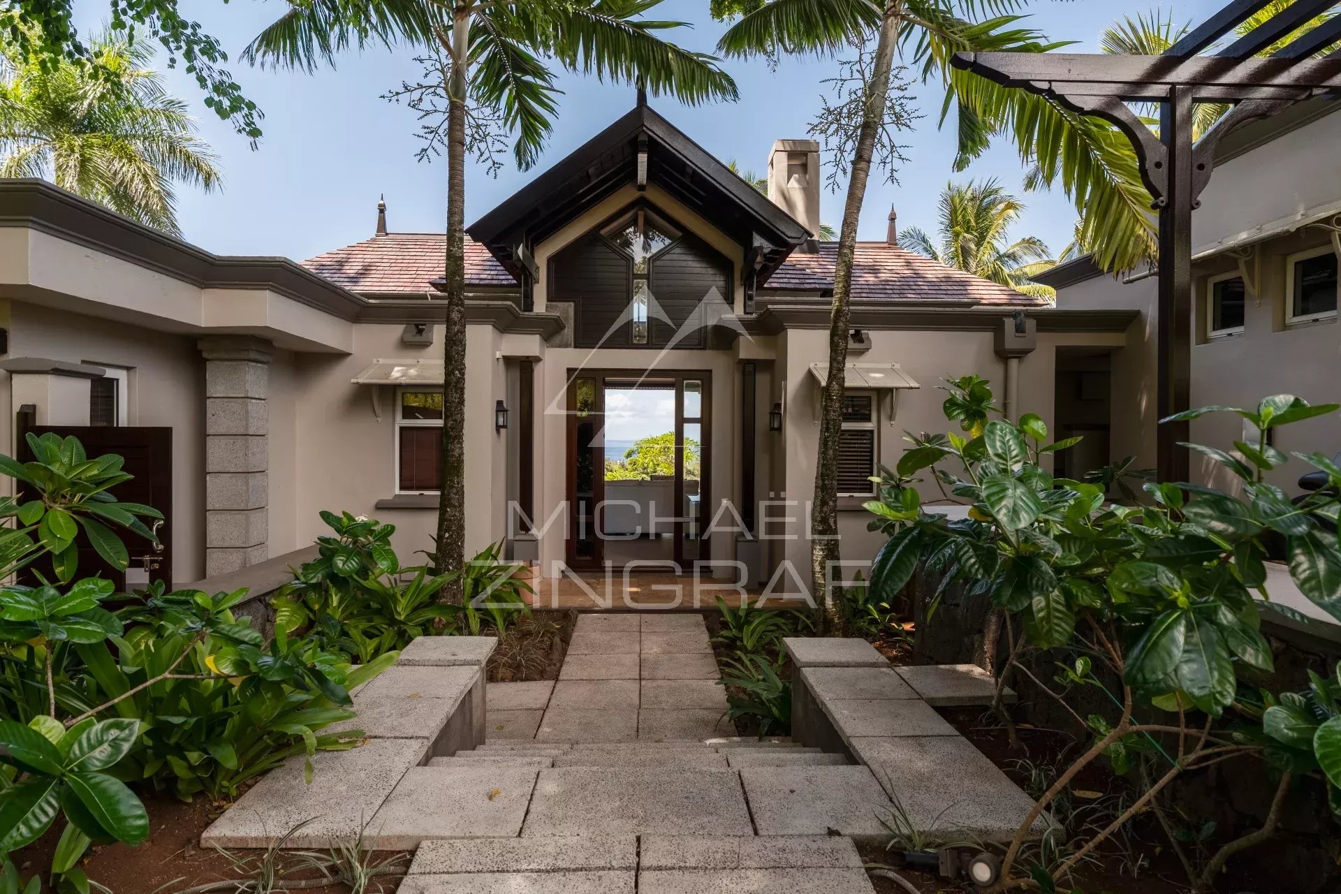 Villa d’exception avec vue panoramique sur l’océan à Valriche