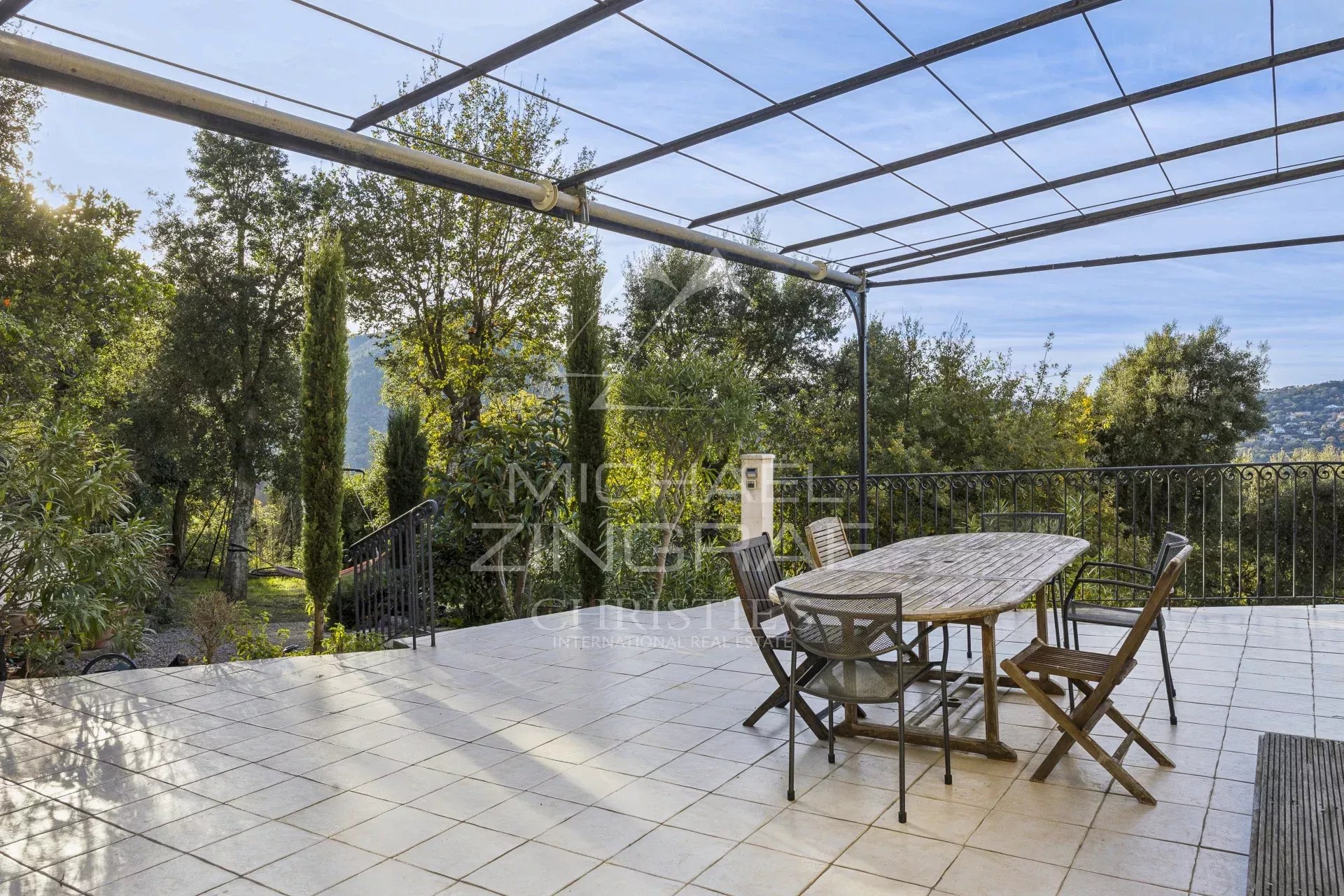 CHARACTER PROPERTY IN THE HEART OF NATURE