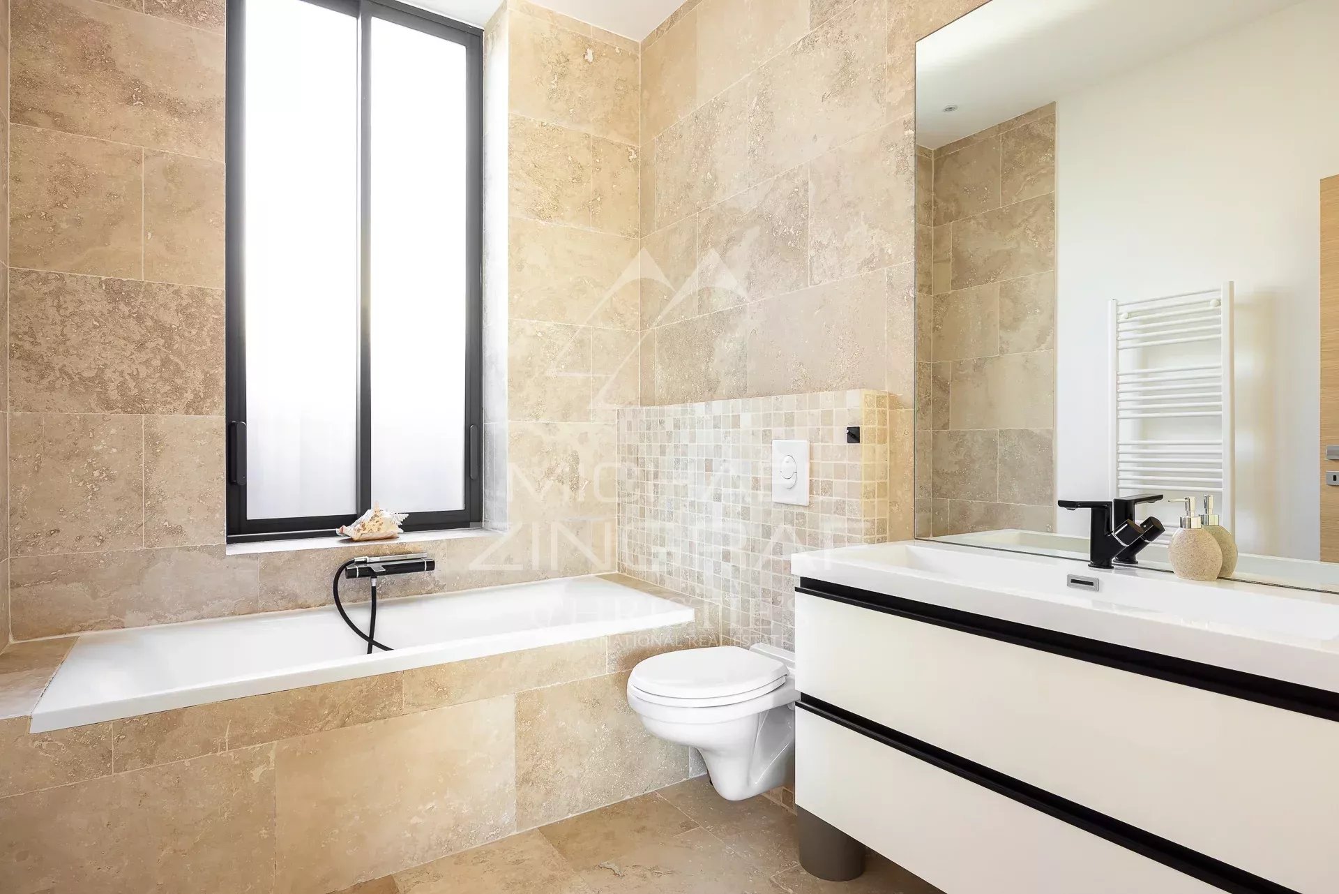 NAHE DEM ZENTRUM VON CANNES – RENOVIERTES BELLE-ÉPOQUE-STADTHAUS