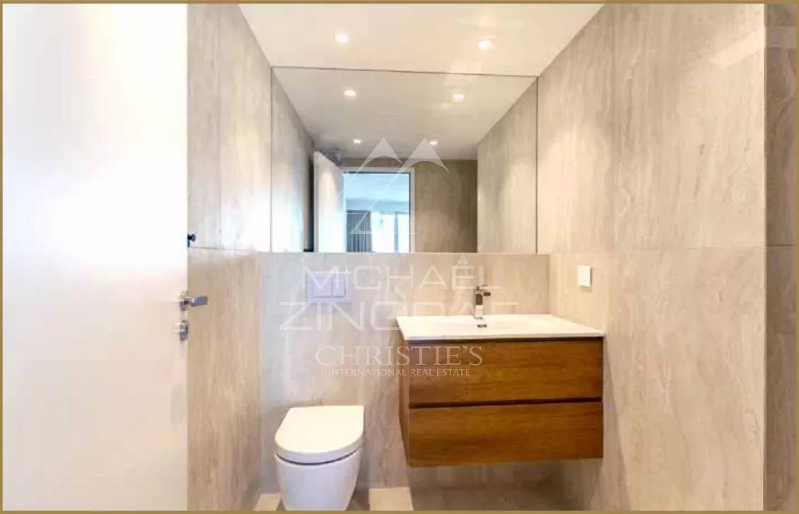 SPLENDID RENOVATED CONTEMPORARY VILLA OF 320 SQM LOCATED IN A PRIVATE ESTATE