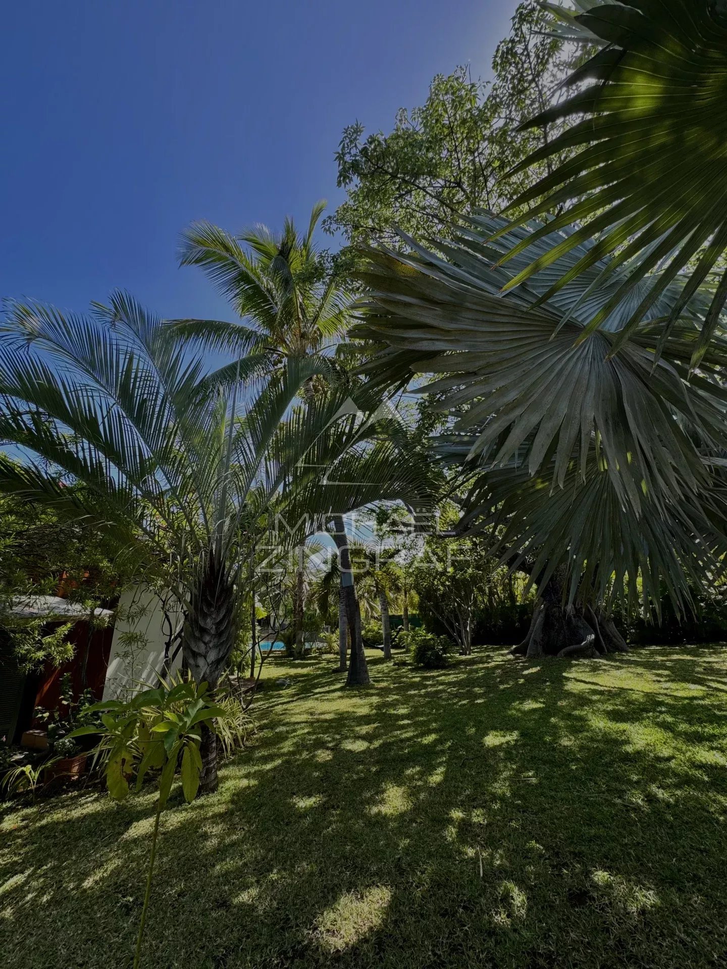 Exceptional Villa in a Secure Estate in Saint-Gilles-les-Bains