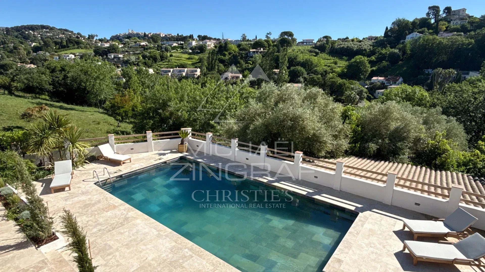 Panoramablick auf das Dorf Saint-Paul-de-Vence