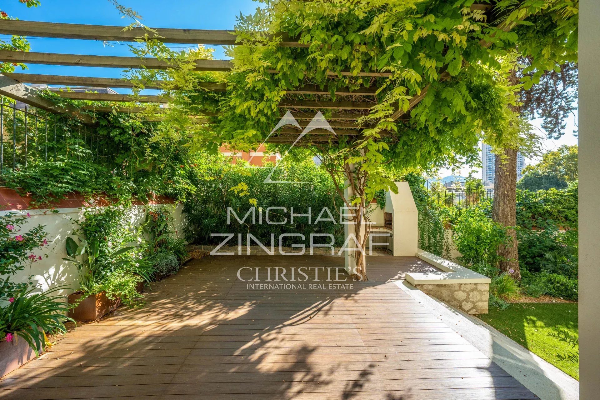 EXCLUSIF - CARRÉ D'OR APPARTEMENT D'EXCEPTION AVEC JARDIN