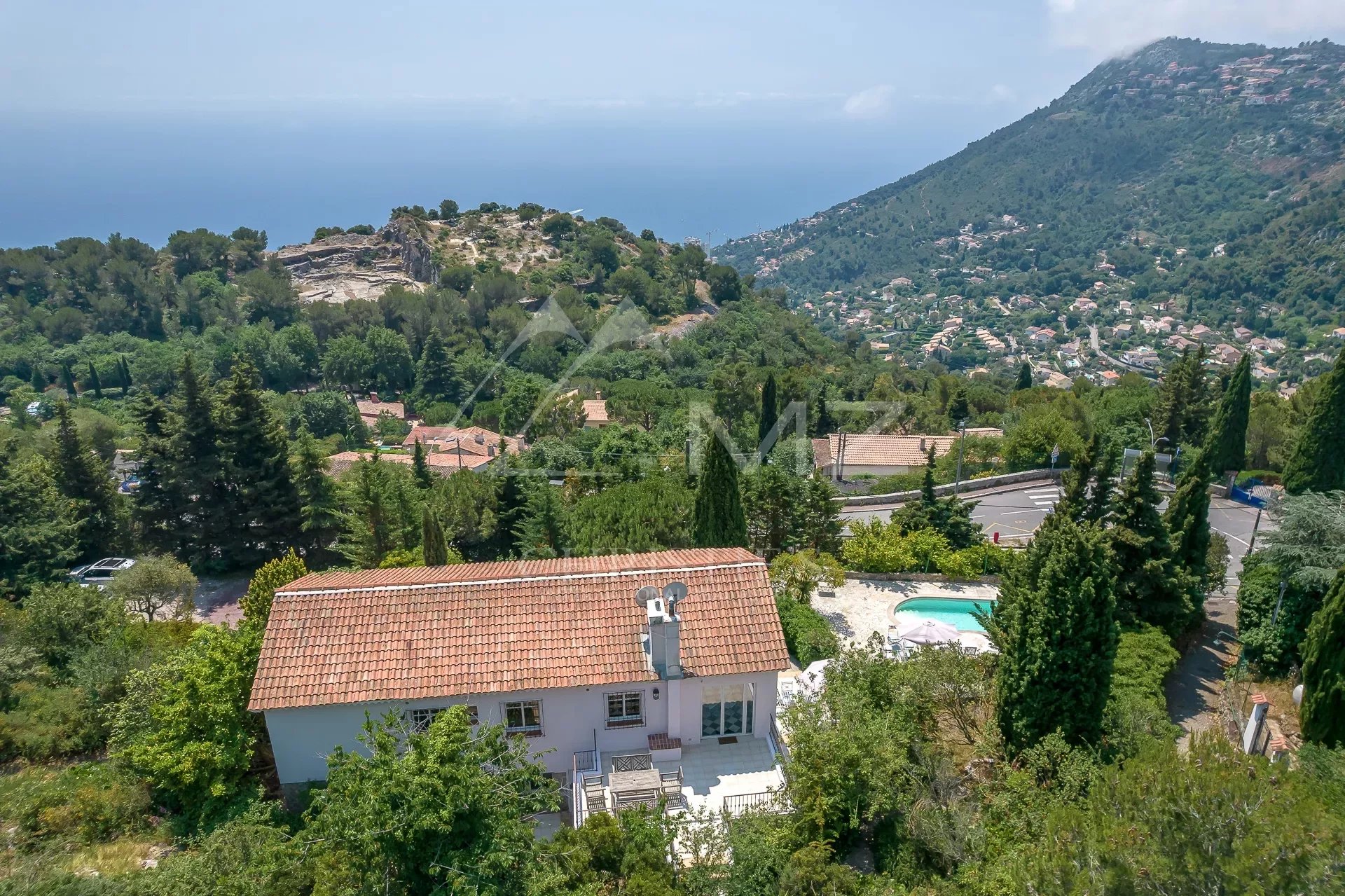 Close to Monaco - Provencal villa overlooking the sea
