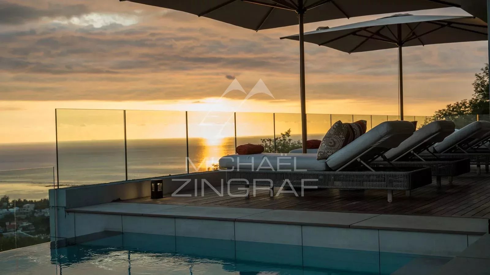 Île Maurice – Villa d’Exception Ultra Luxe avec Vue Panoramique sur Le Morne – Rivière Noire