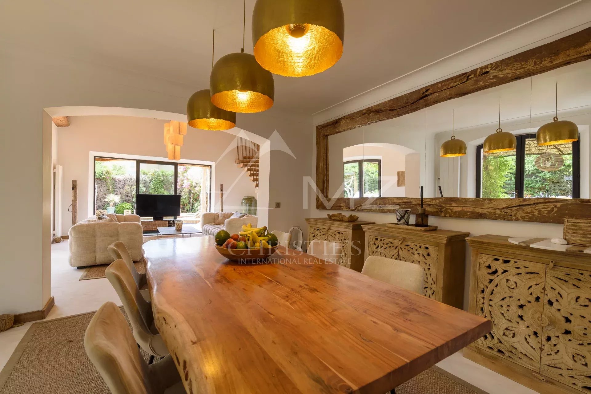 Villa with Provencal charm and contemporary refinement