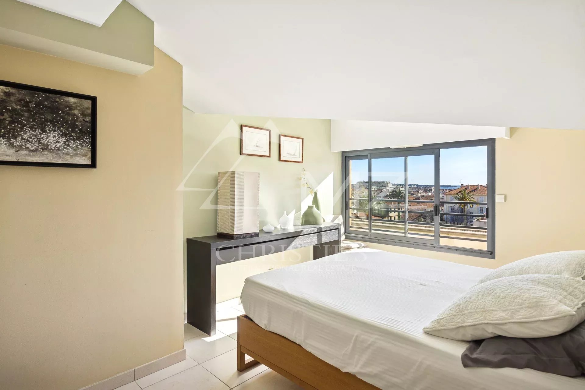 Bas Montrose, agréable duplex en dernier étage