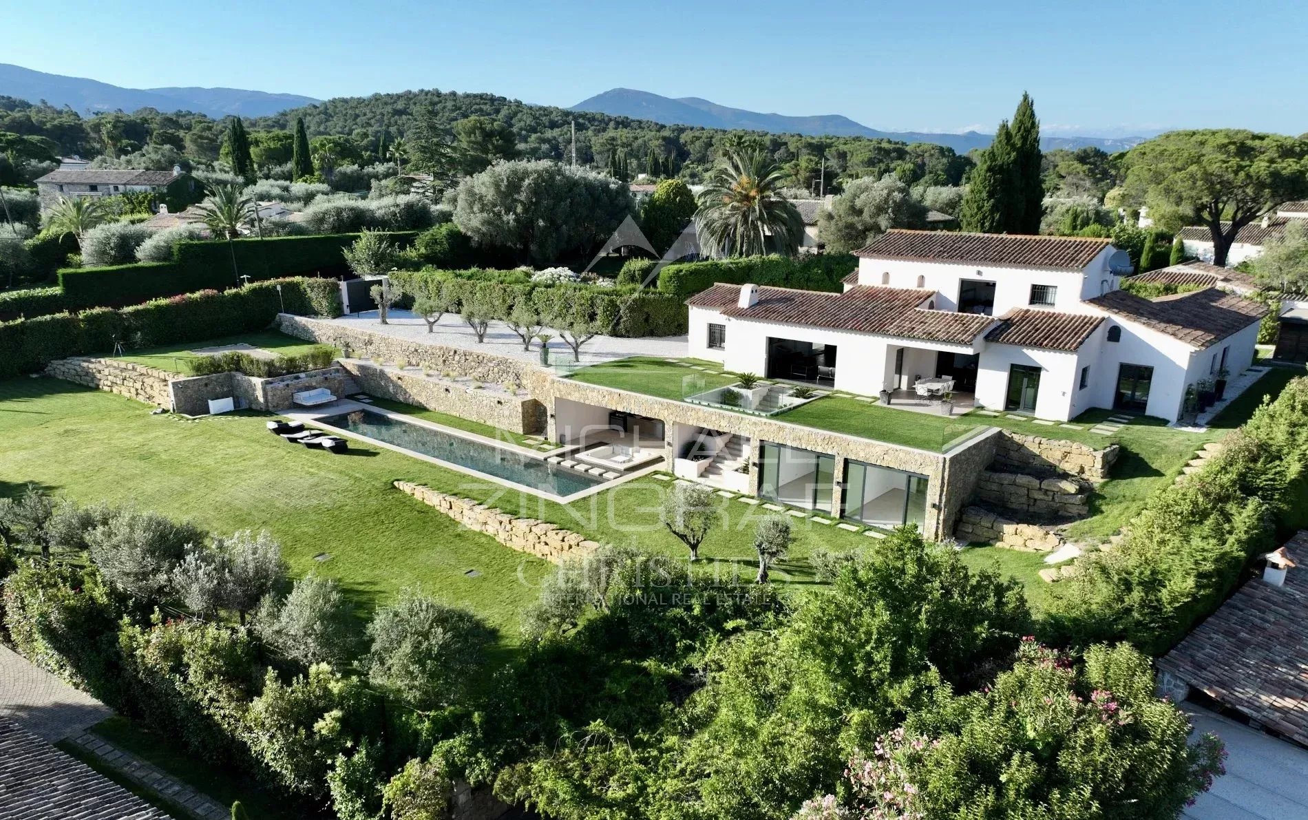 Luxus und Komfort bieten eine seltene Gelegenheit auf dem gehobenen Immobilienmarkt