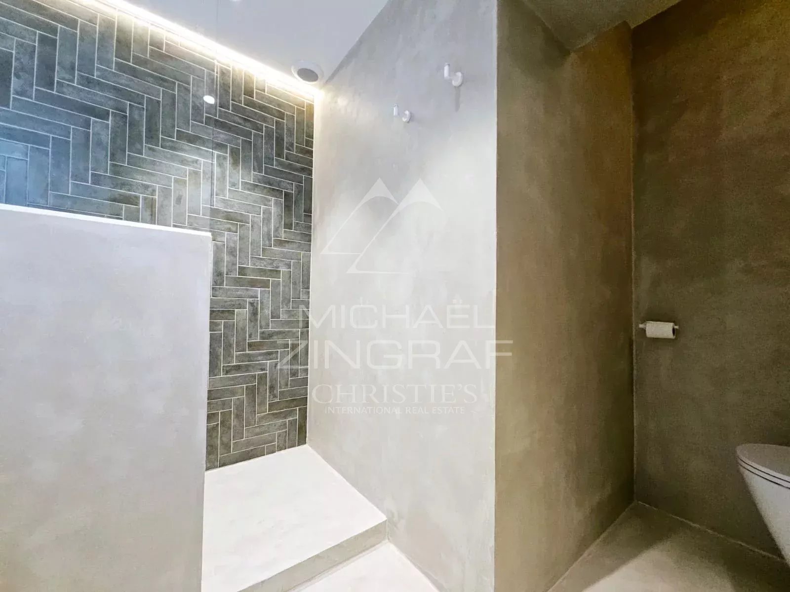 Élégance au Sommet – Appartement Rénové de Standing avec Charme Authentique