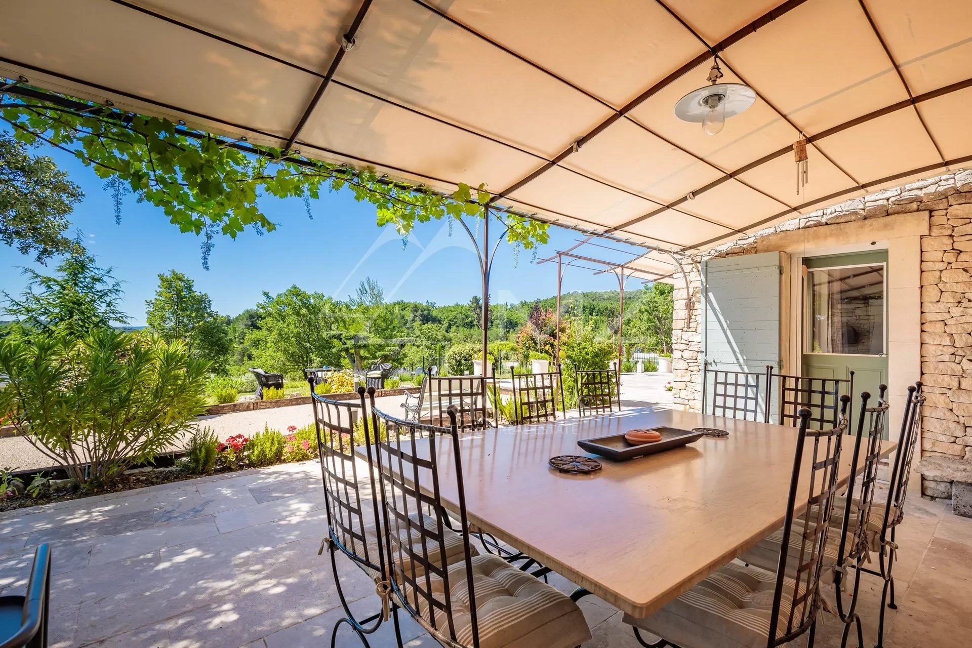Close to Gordes - Beautiful Bastide with open view