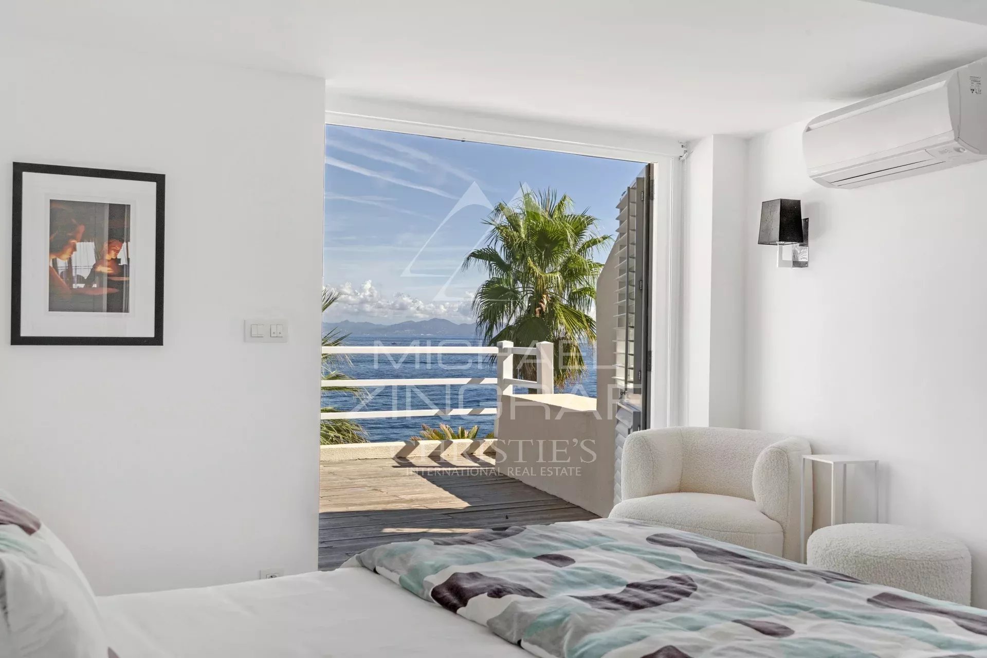 Villa d'Exception à Saint-Tropez - Front de Mer avec Vue Panoramique