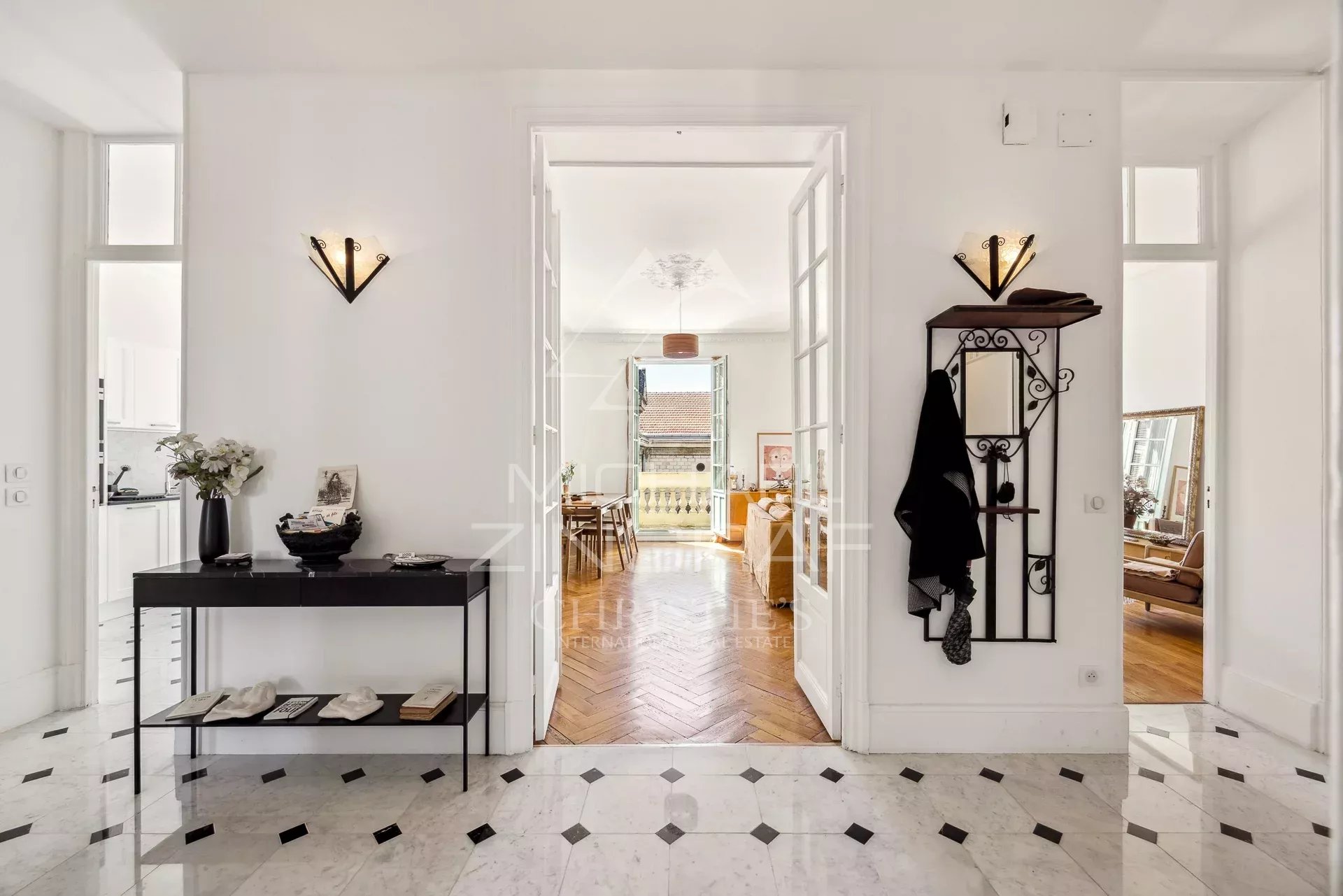 CARRÉ D'OR – 4/5 ROOMS – TOP FLOOR – NICE
