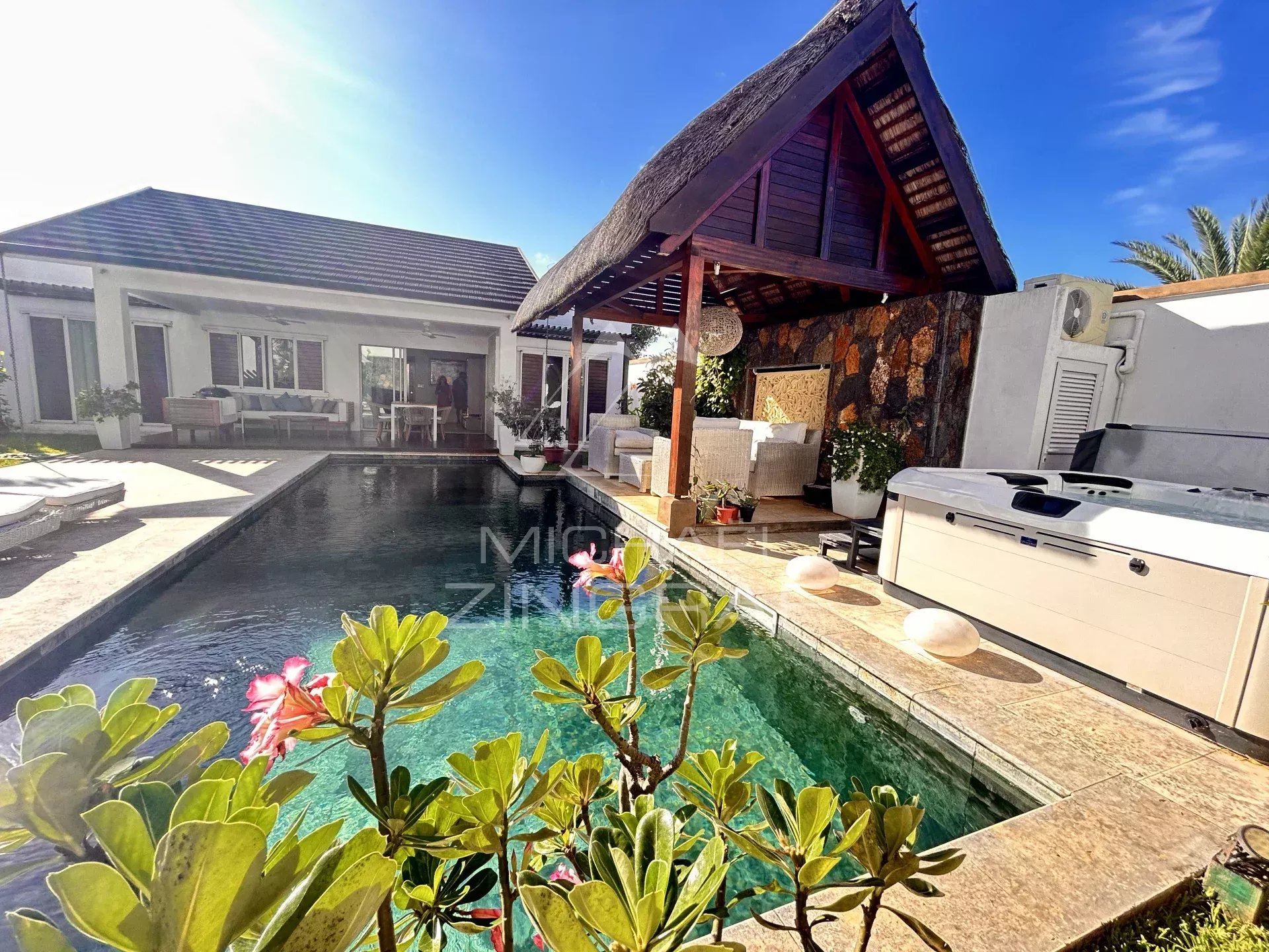 Villa située dans une résidence sécurisée à Grand Baie