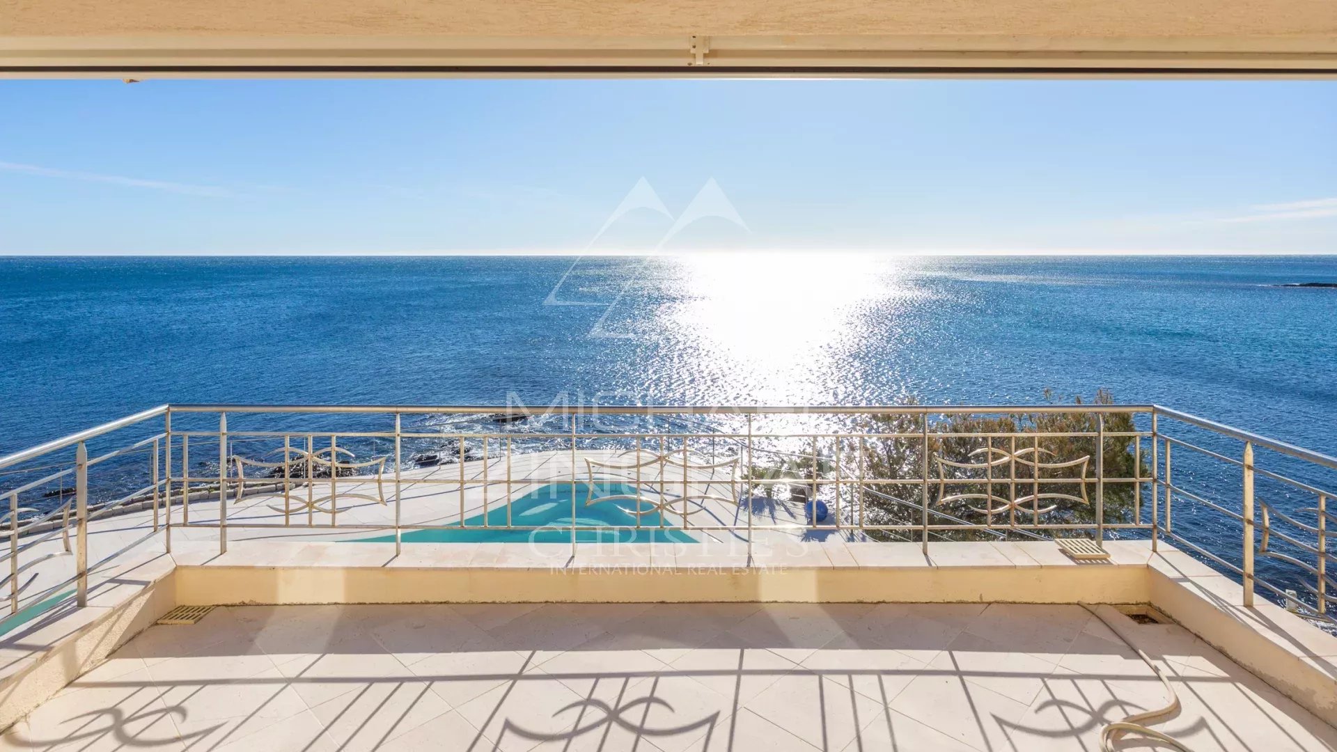 Les Issambres – Exceptional waterfront property – between Cannes and Saint-Tropez