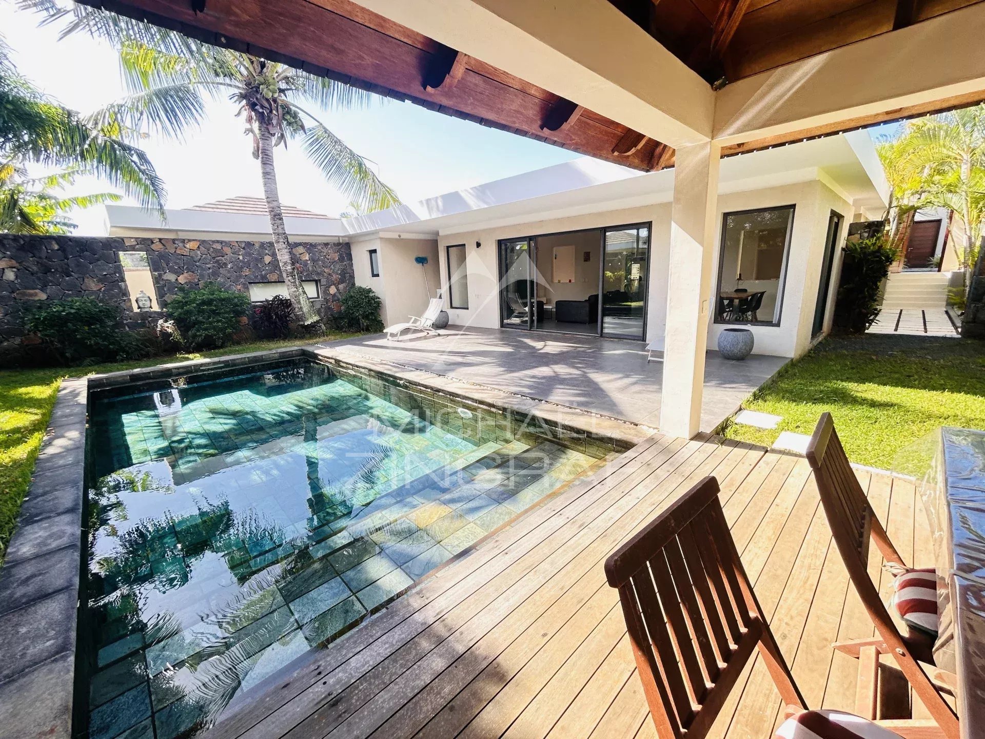 EXKLUSIV: Villa in einer Wohnanlage in Grand Baie
