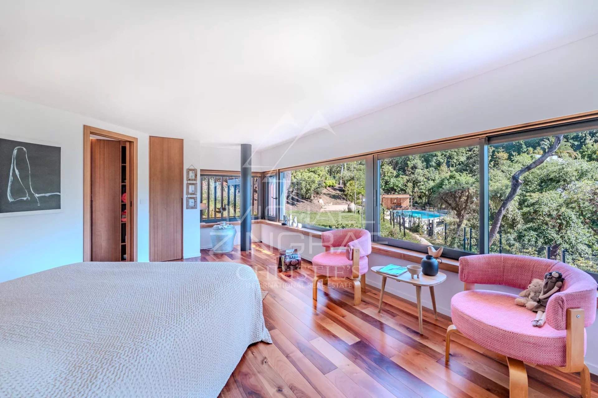 Mougins - Villa d'architecte située dans un domaine privé aux portes de Cannes