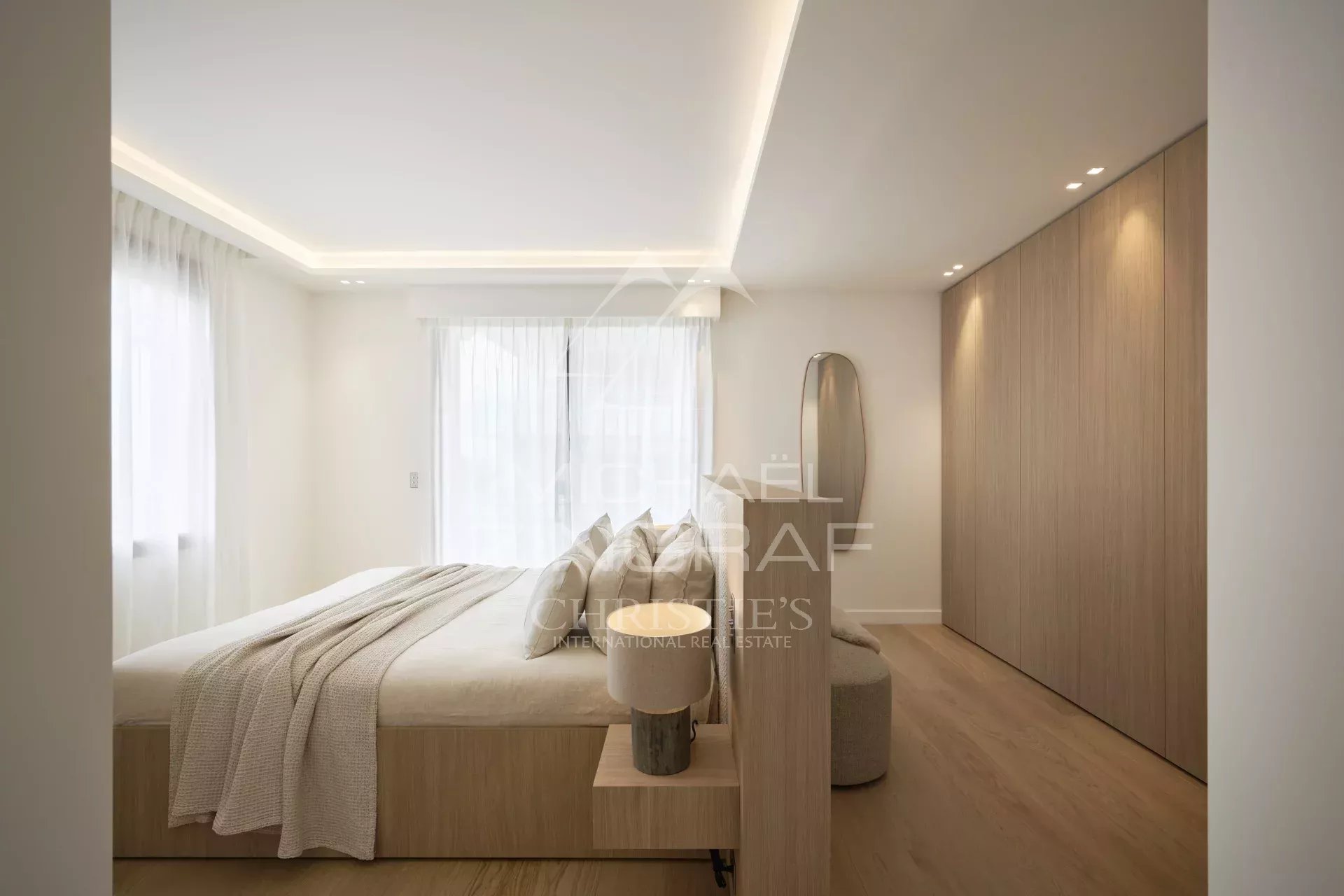 Cannes - Croisette - Outstanding 2-bedroom apartment