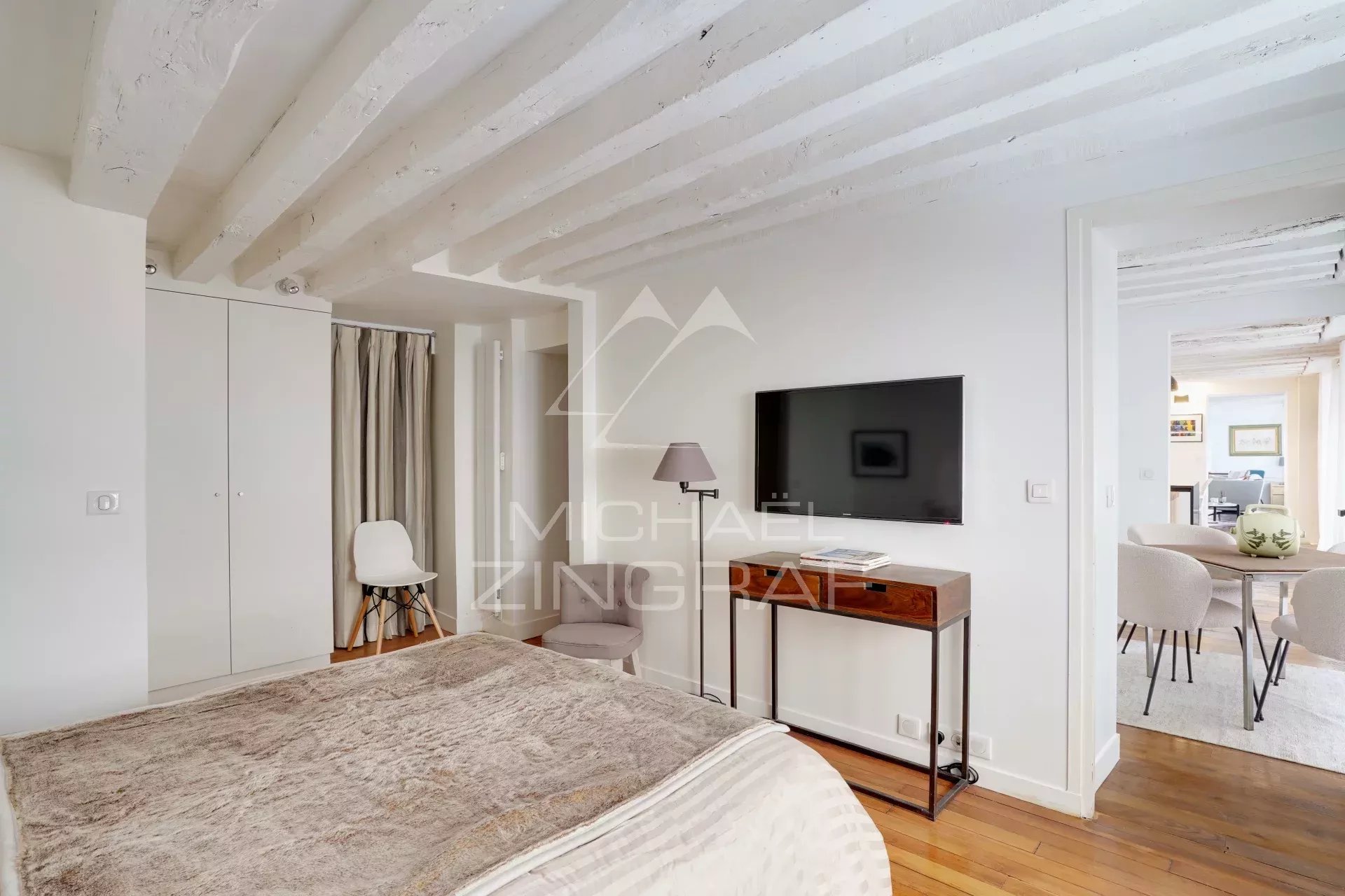 A vendre - Quai Voltaire - 2 suites - Parfait état - Vue Scène