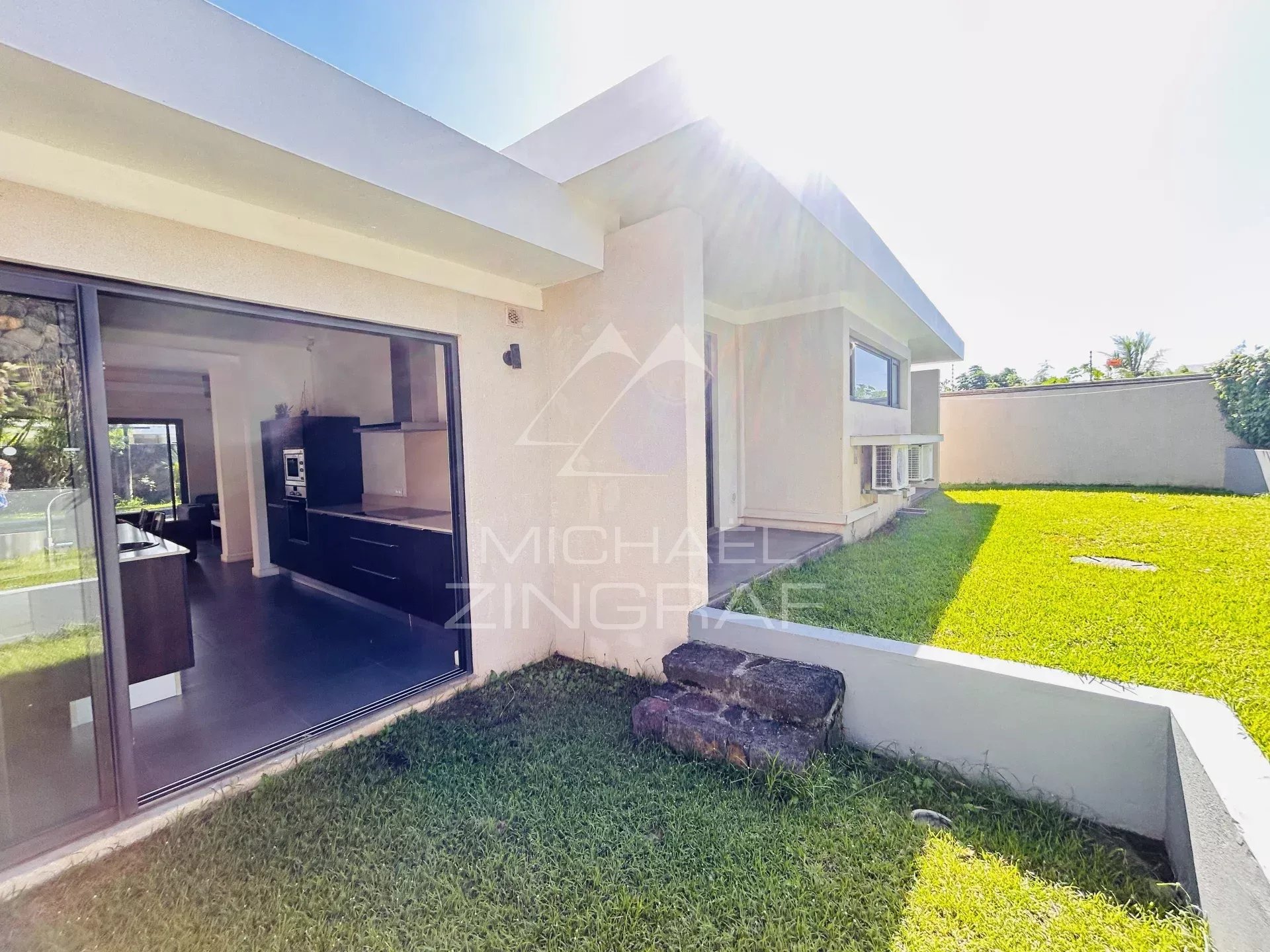 EXKLUSIV: Villa in einer Wohnanlage in Grand Baie
