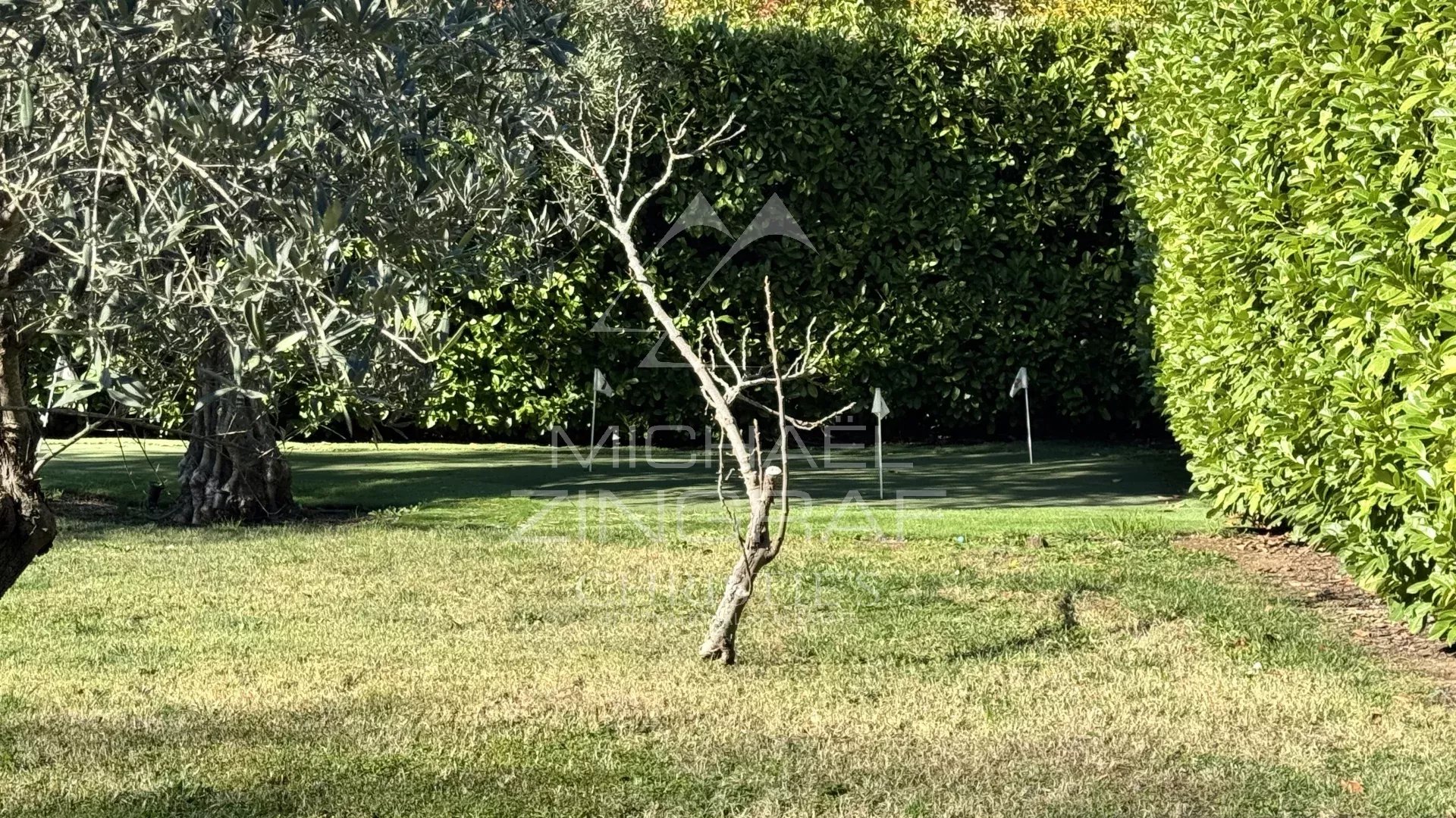 Exklusive Villa mit 8 Suiten und umfassenden Freizeiteinrichtungen