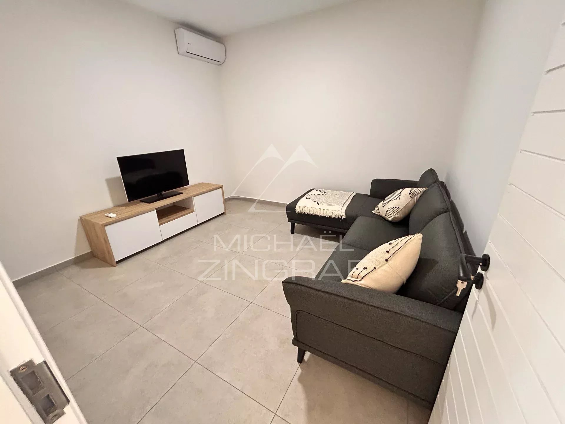 Contemporary Villa in Charmoses