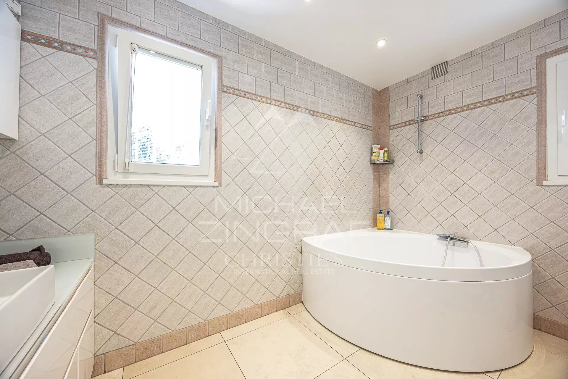 Hinterland von Nizza – Elegantes, modernes Anwesen im provenzalischen Stil