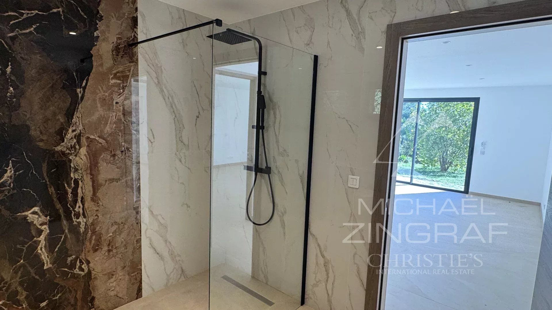 Villa Contemporaine Rénovée au Cœur de l’Arrière-Pays Cannois