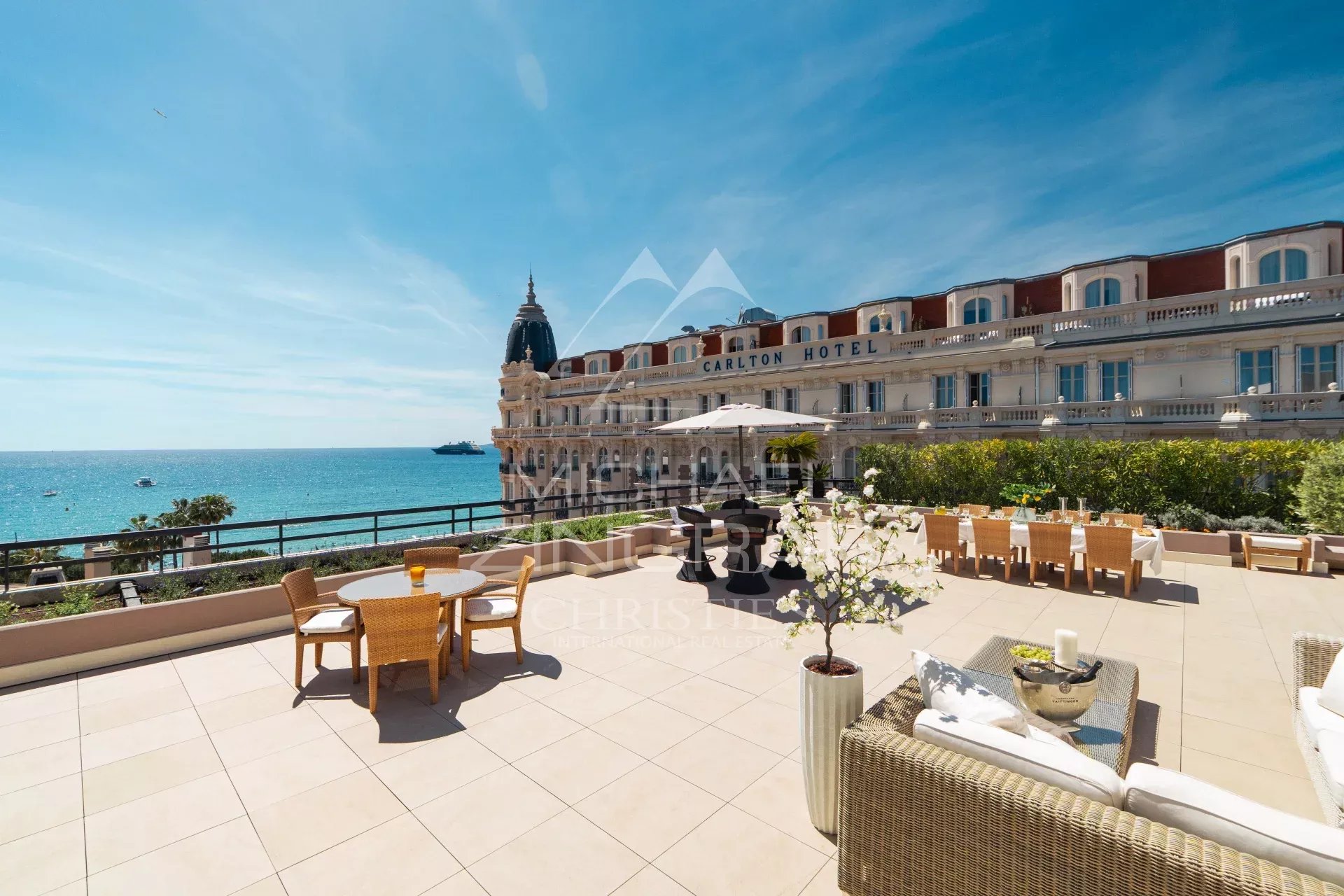 EXCLUSIVITE-CANNES APPARTEMENT D'EXCEPTION  DANS UNE RESIDENCE DE STANDING