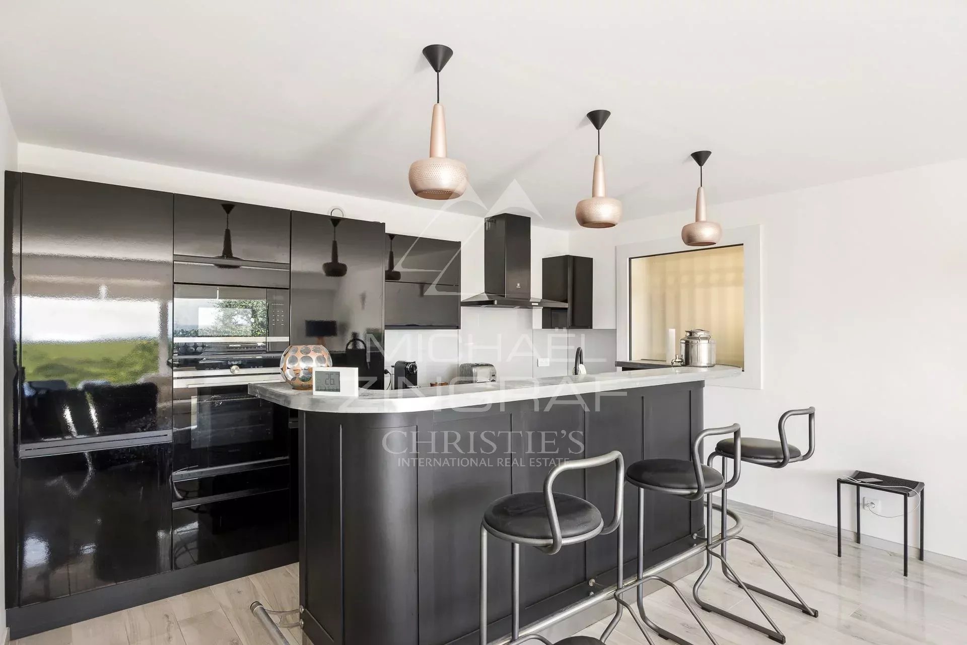 Stunning two-bedroom flat – with terrace, cellar and parking space