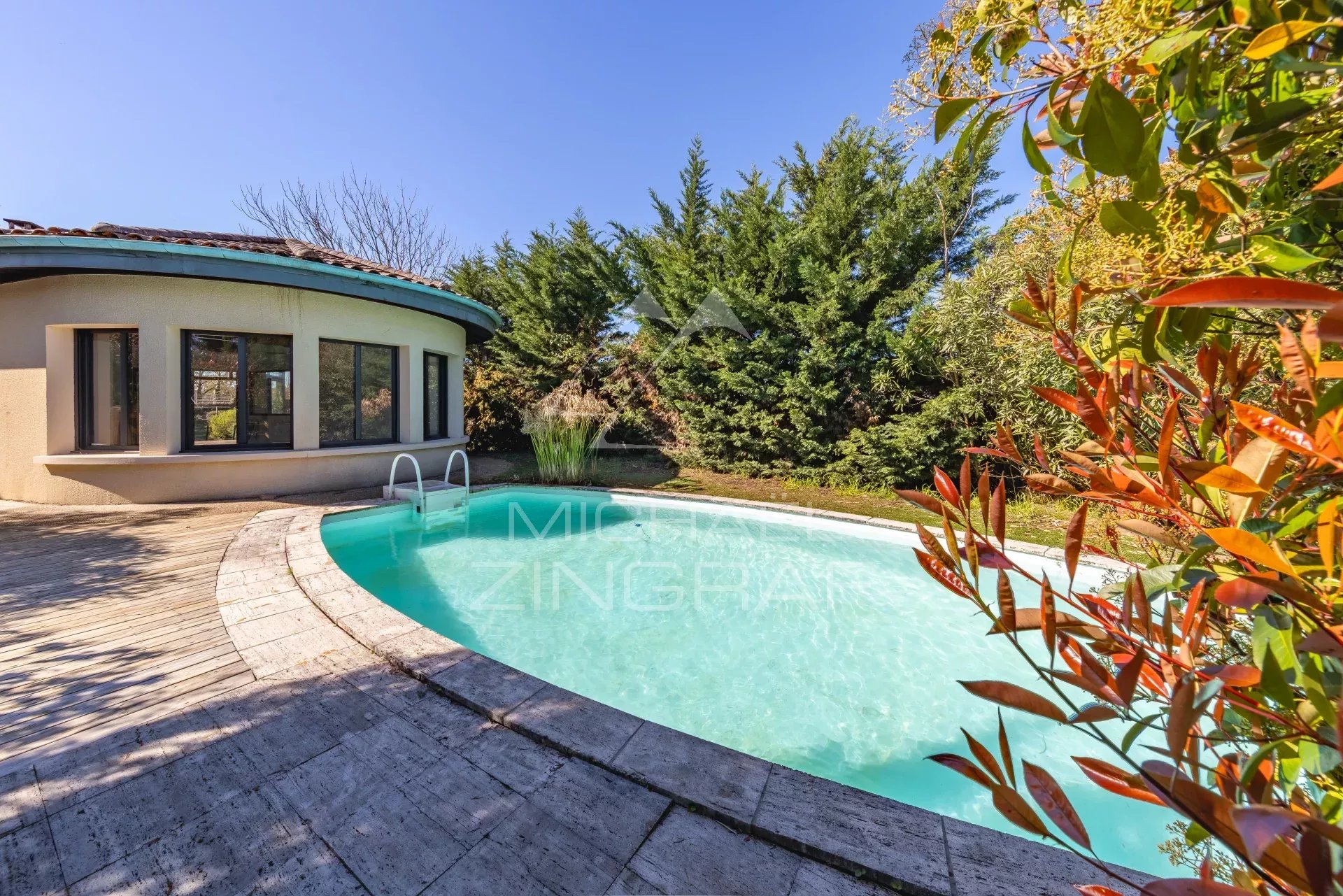 Une villa d'architecte dans un décor authentique au Port de la Hume