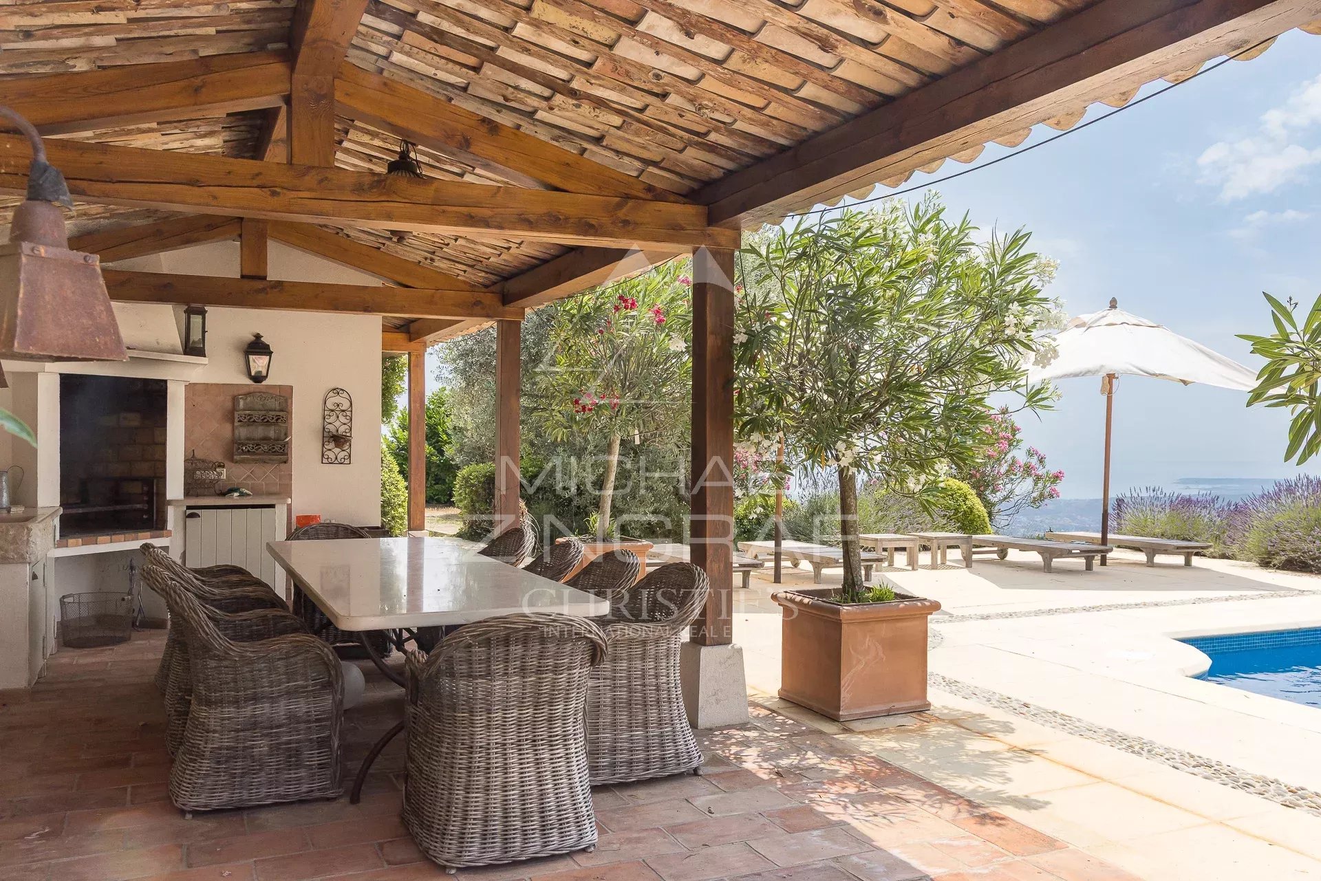 EXCLUSIVITÉ – VILLA D’EXCEPTION AVEC VUE MER