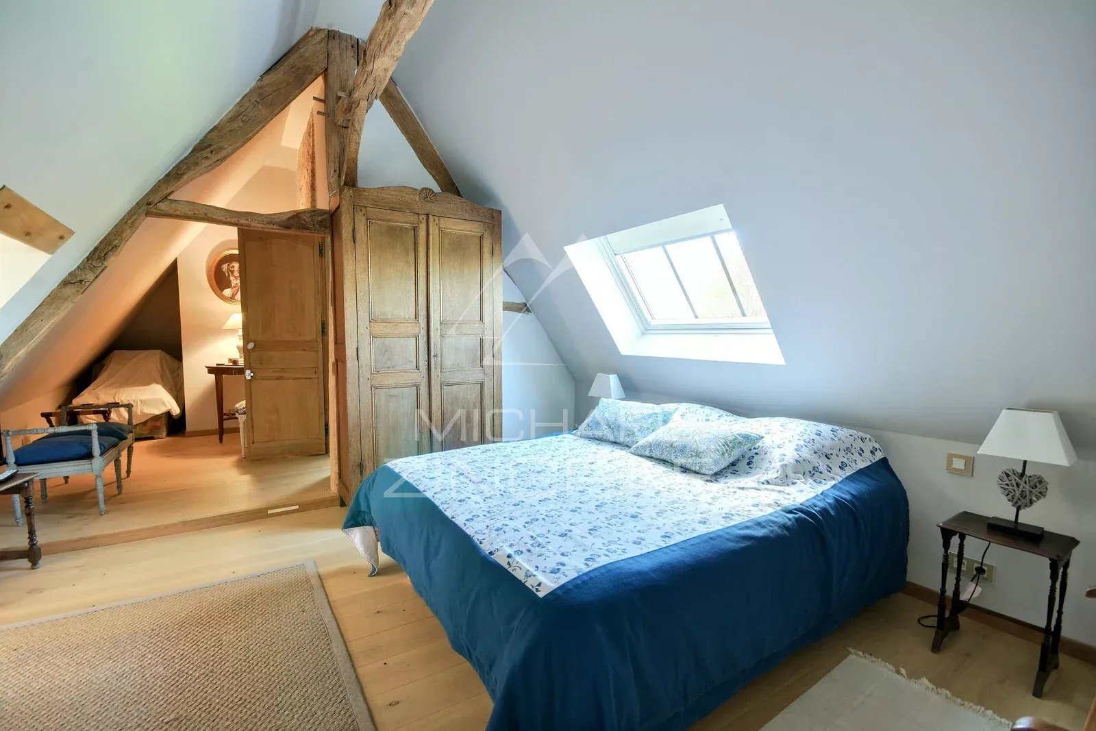 Manoir et dépendances a proximité de la mer