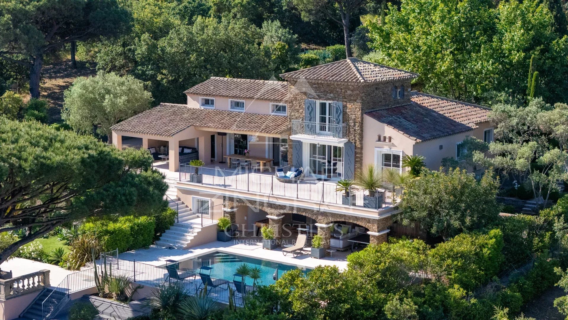 Close to Saint-Tropez - Villa with panoramic sea view
