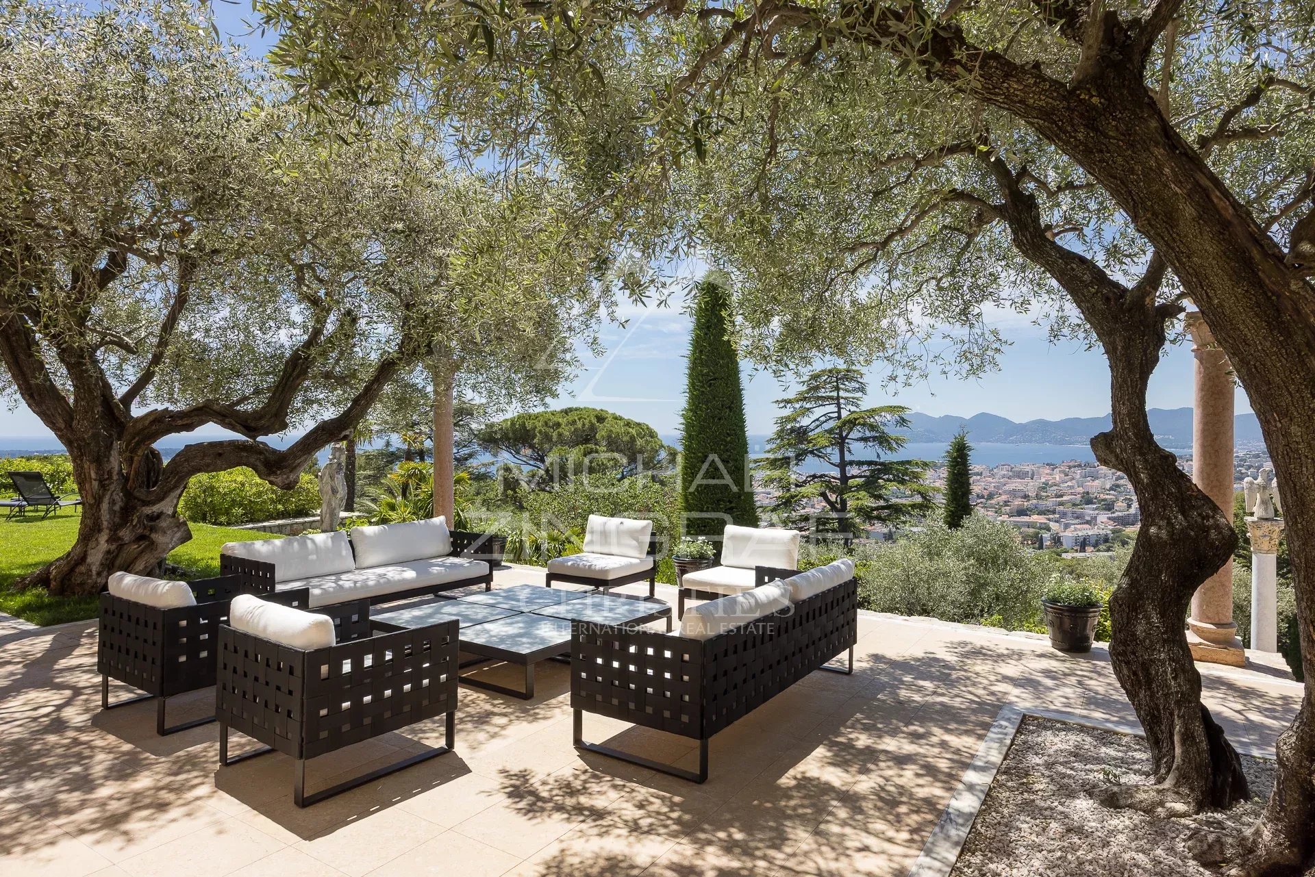 Co - EXCLUSIVITE - Cannes - Californie - Majestueuse maison de Maitres