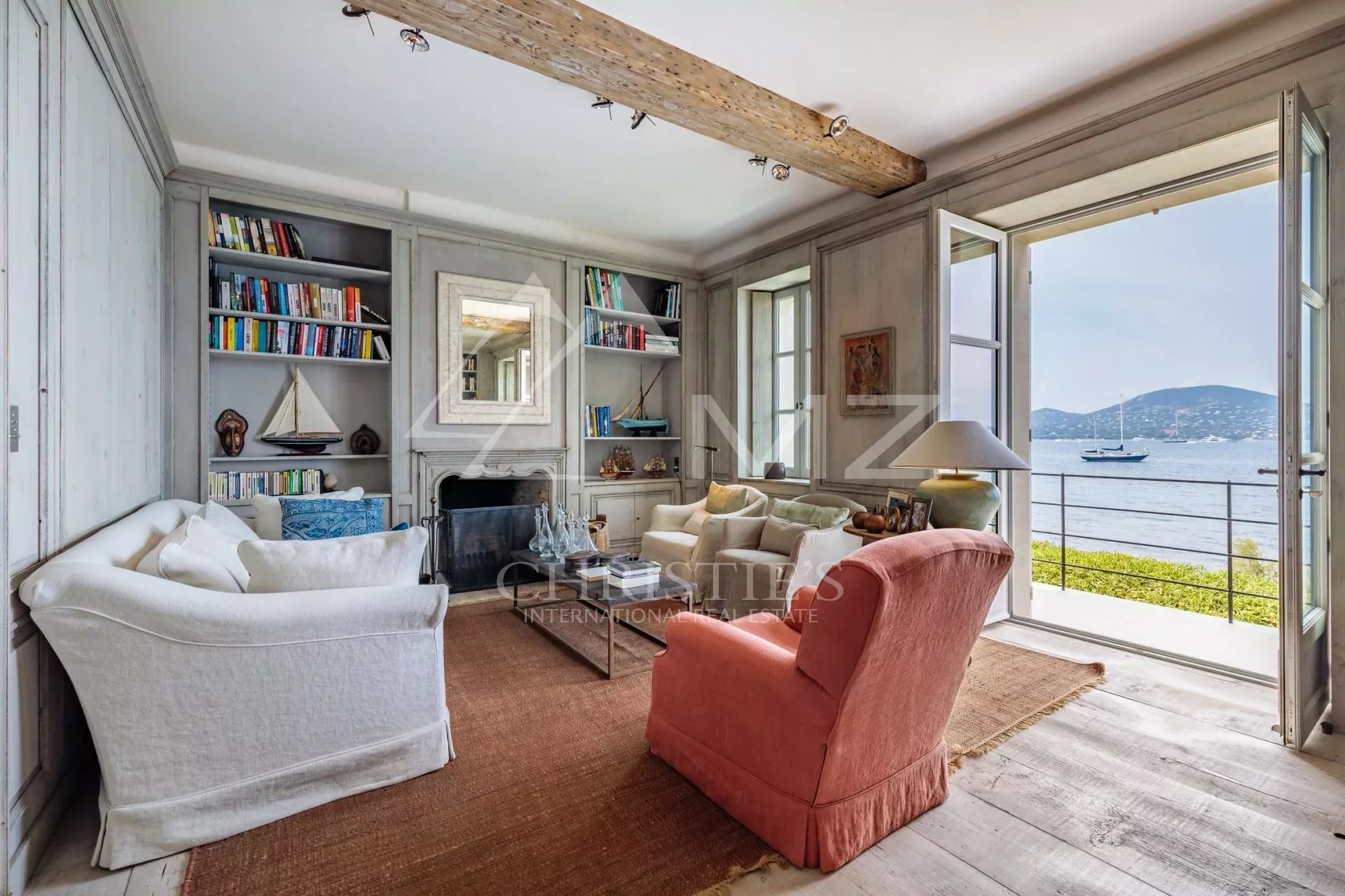 Proche Saint-Tropez - Propriété pieds dans l'eau